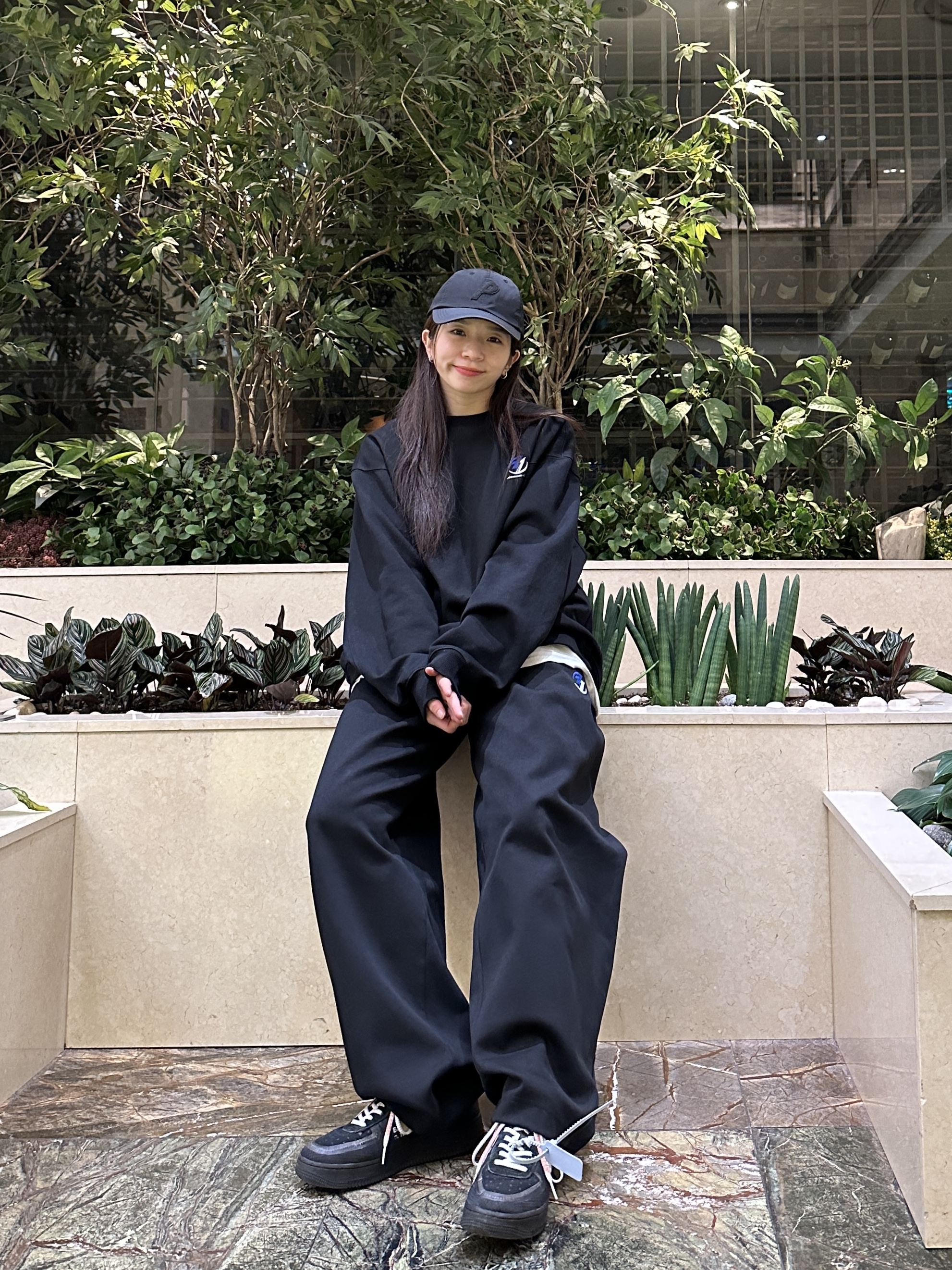 Zara x Ader Error Oversize Sweatshirt Black, Zara x Ader Error Jogger Pants Black 착용 스타일 - 1