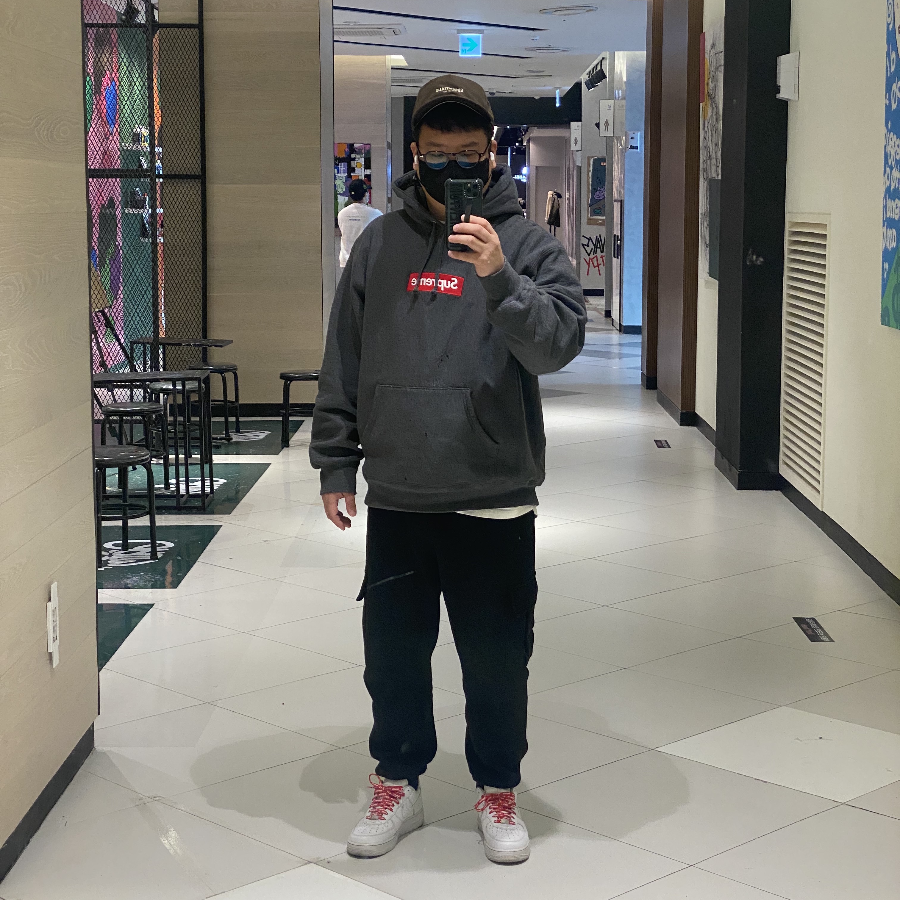 Supreme Box Logo Hooded Sweatshirt Charcoal - 21FW, Nike x Supreme Air Force 1 Low White 착용 스타일