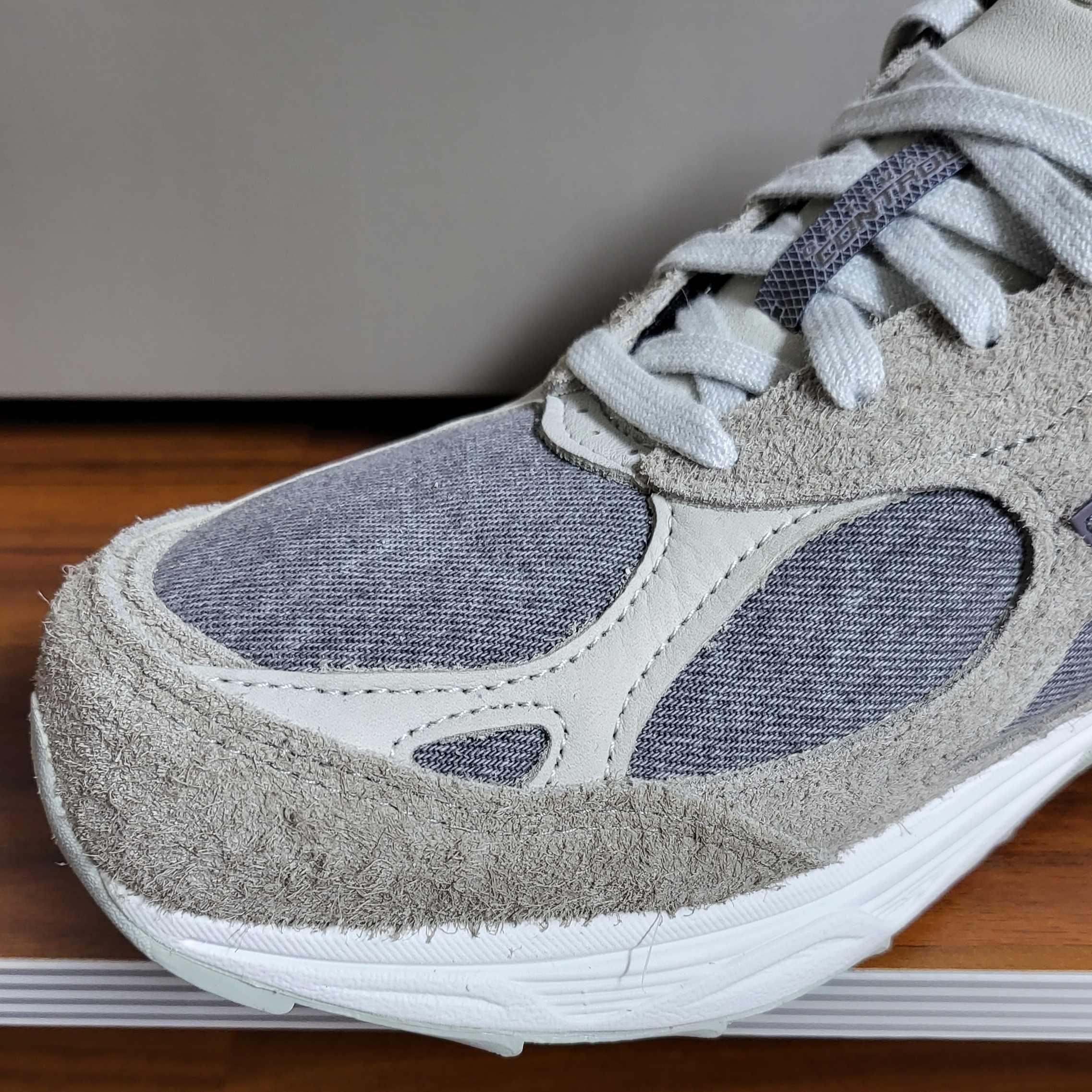 New Balance x Levi's 990v3 Grey (Levi's Tag) 착용 스타일 - 2