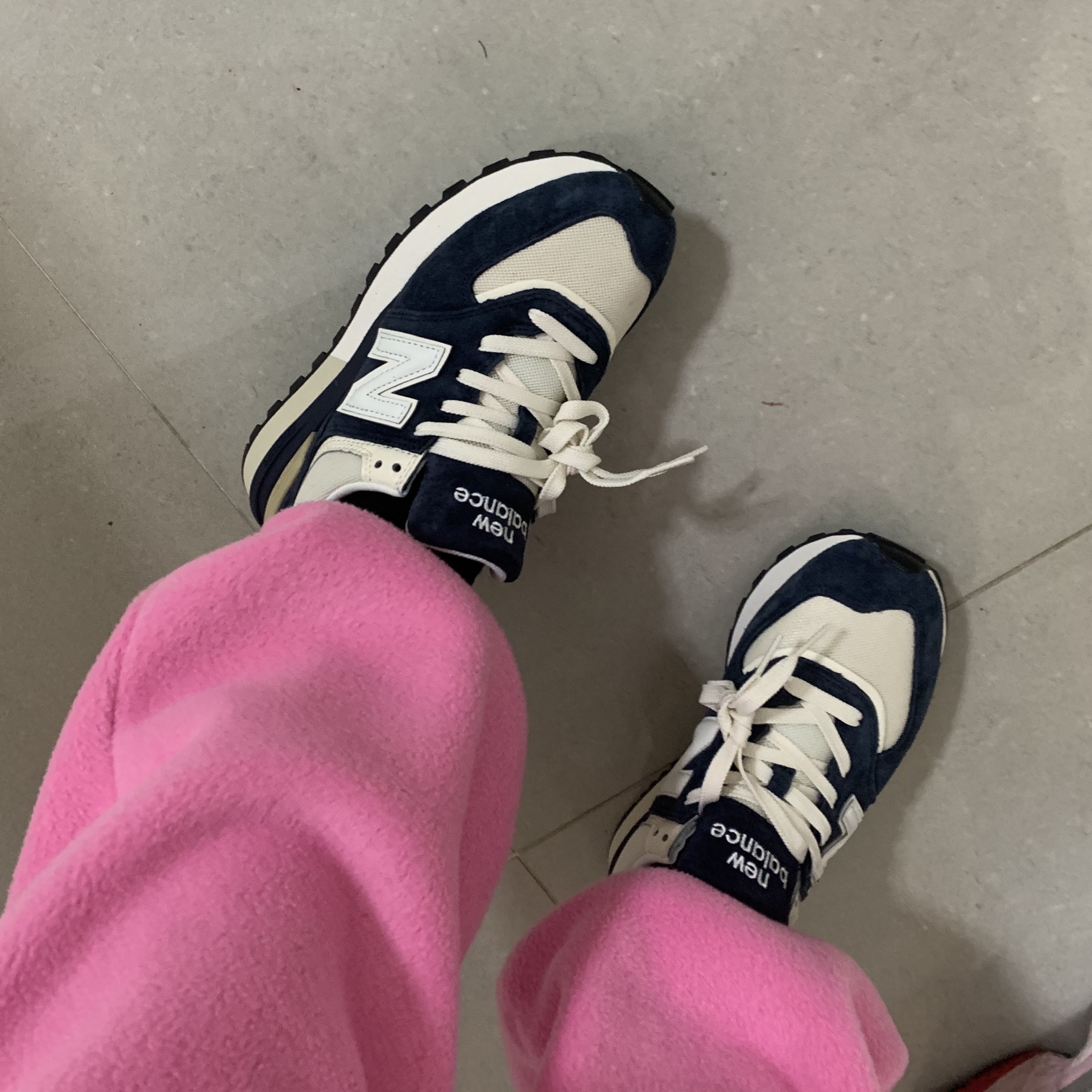 New Balance 574 Legacy Navy Blue 착용 스타일
