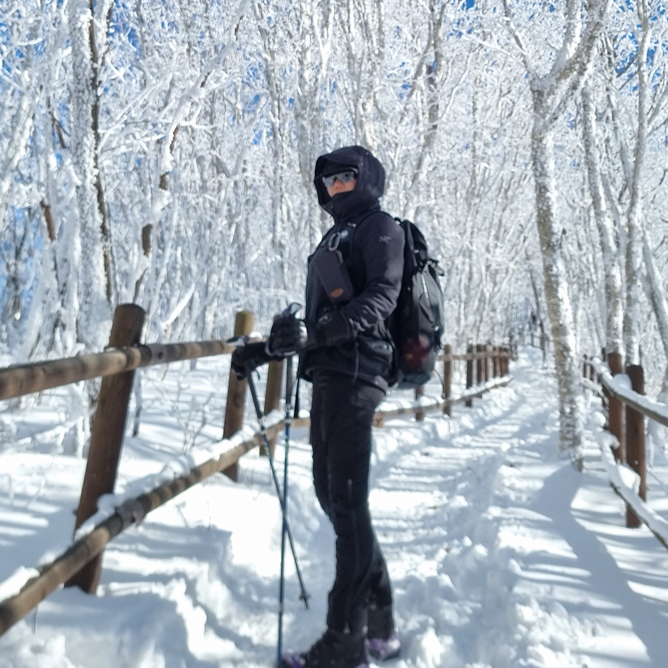 Arc'teryx Gamma MX Hoody Black, Nike ACG Tailwind Sherpa Cap Black 착용 스타일