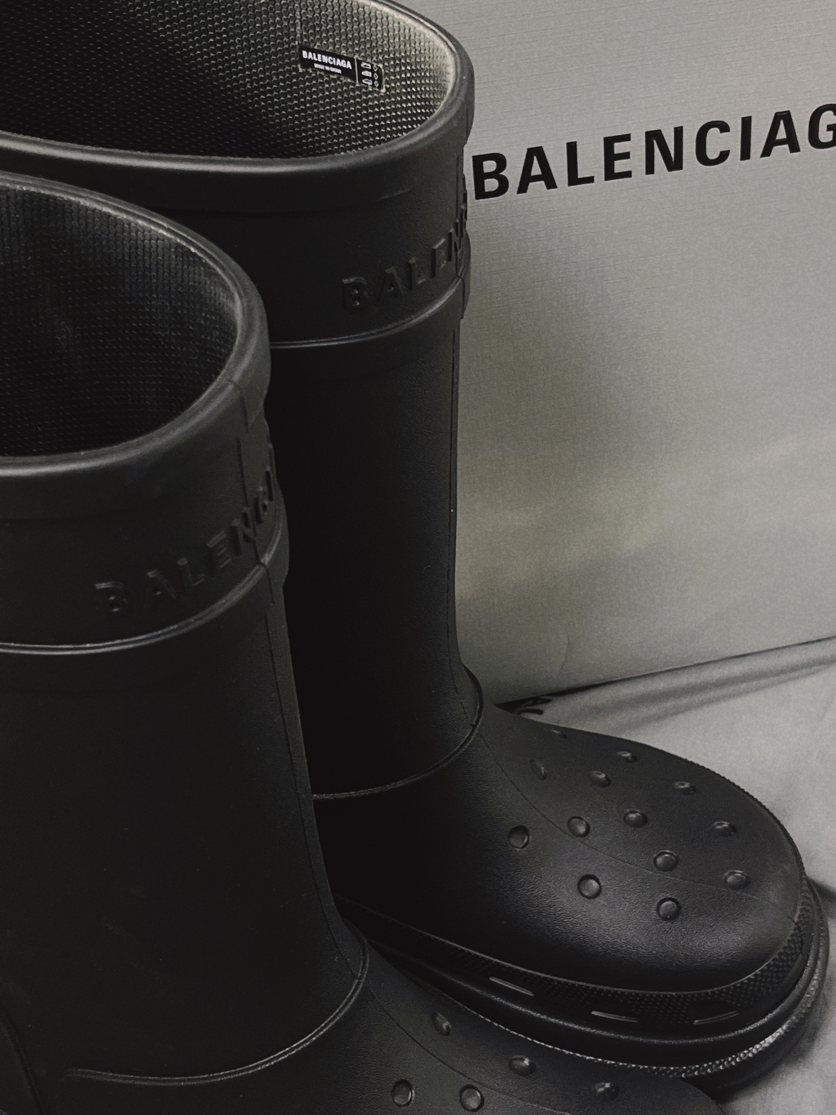 (W) Balenciaga x Crocs Rubber Boot Black, Balenciaga x Crocs Rubber Boot Black 착용 스타일