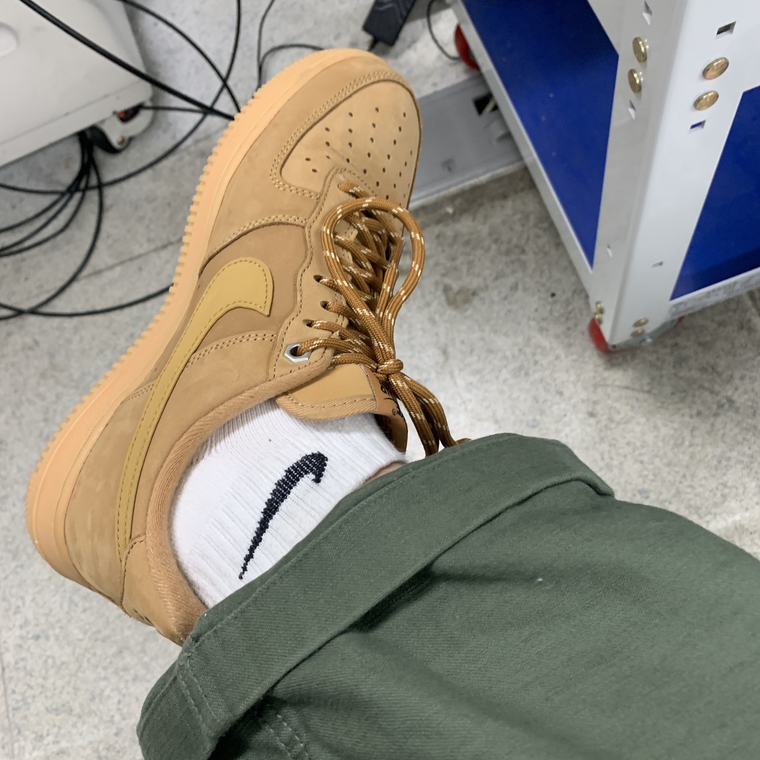 Nike Air Force 1 '07 WB Flax 착용 스타일