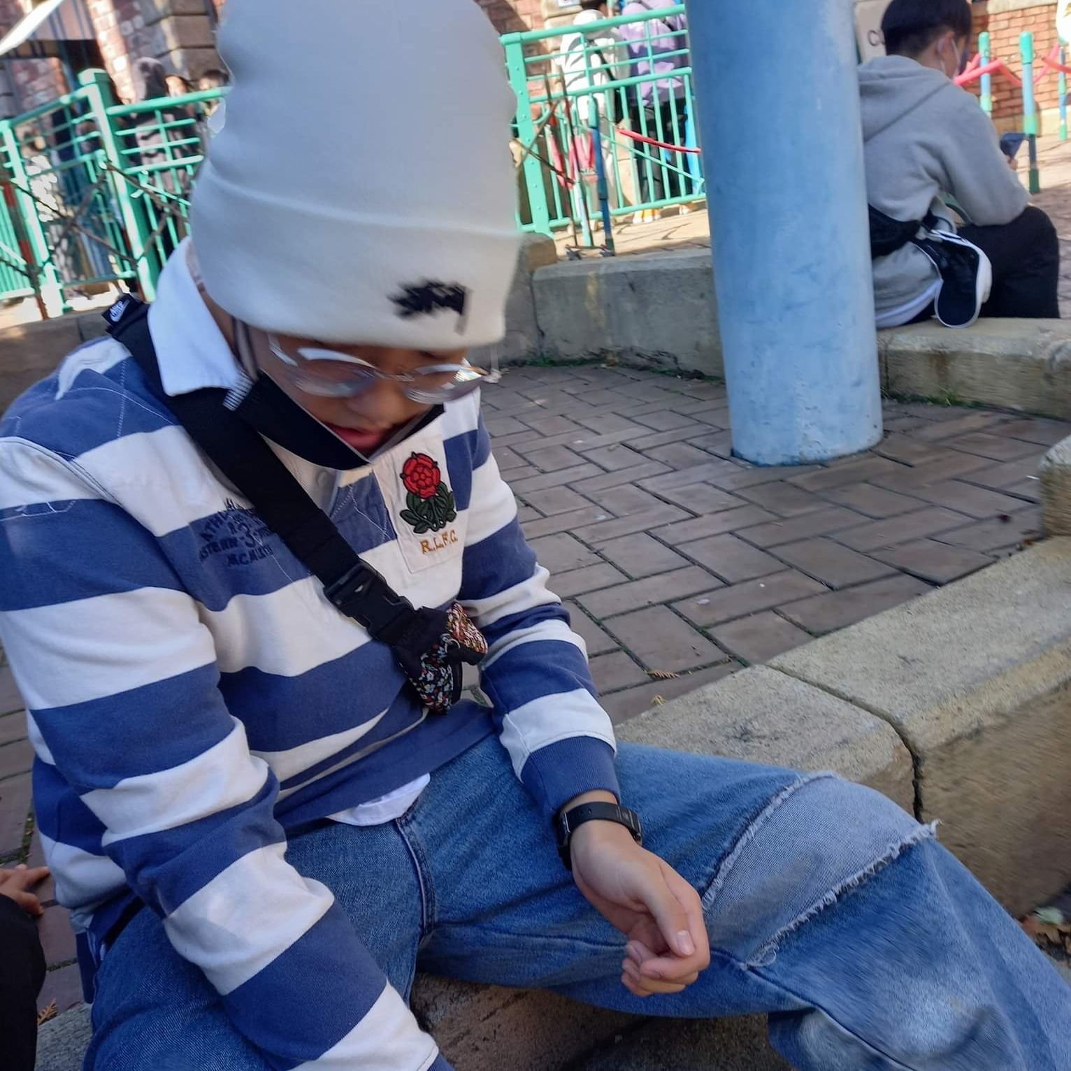Nike x Stussy NRG Cuffed Beanie Summit White, Stussy Fire Dice T-Shirt White 착용 스타일