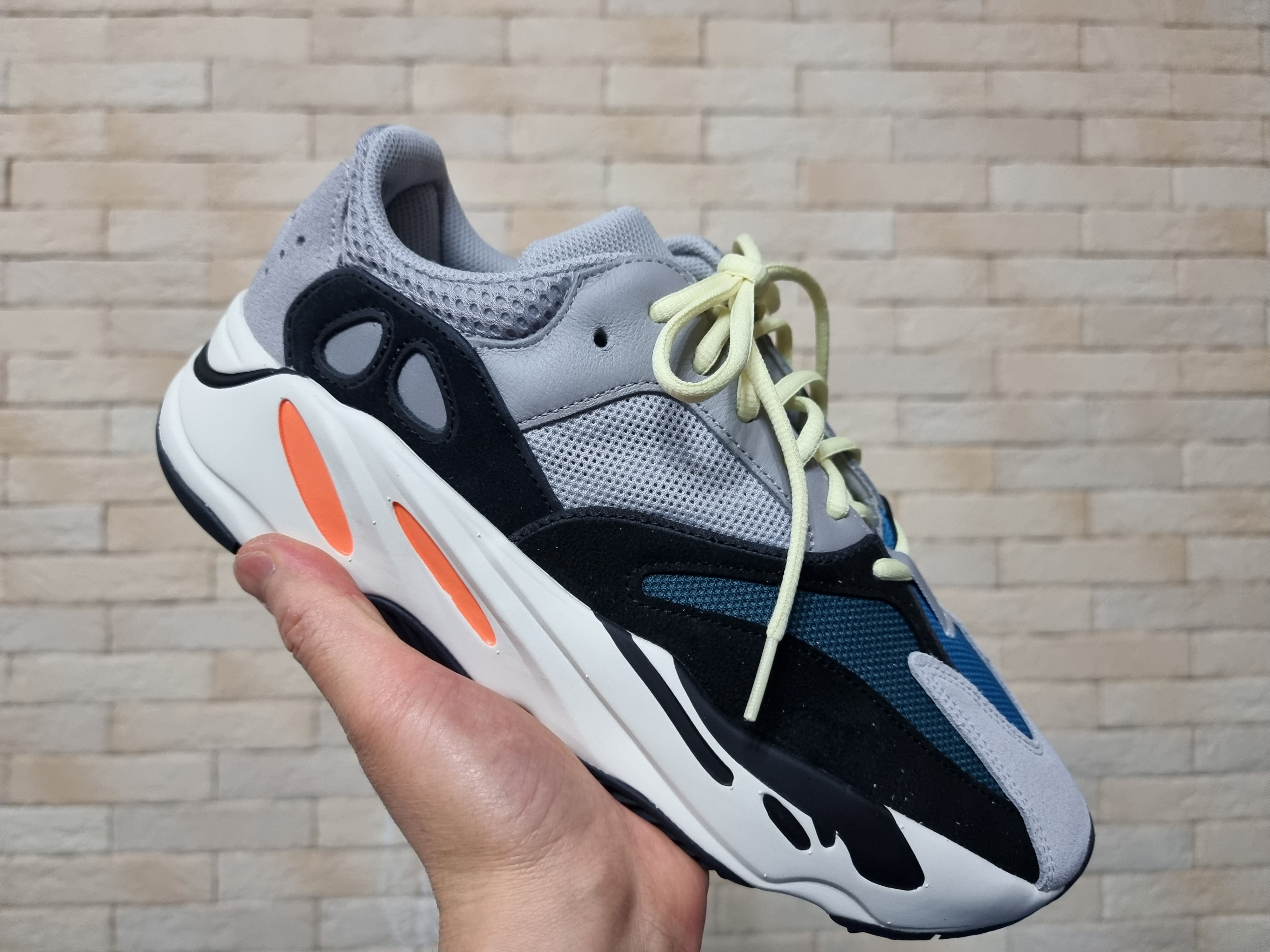 Adidas Yeezy Boost 700 Wave Runner Solid Grey 2021/2022 착용 스타일 - 4