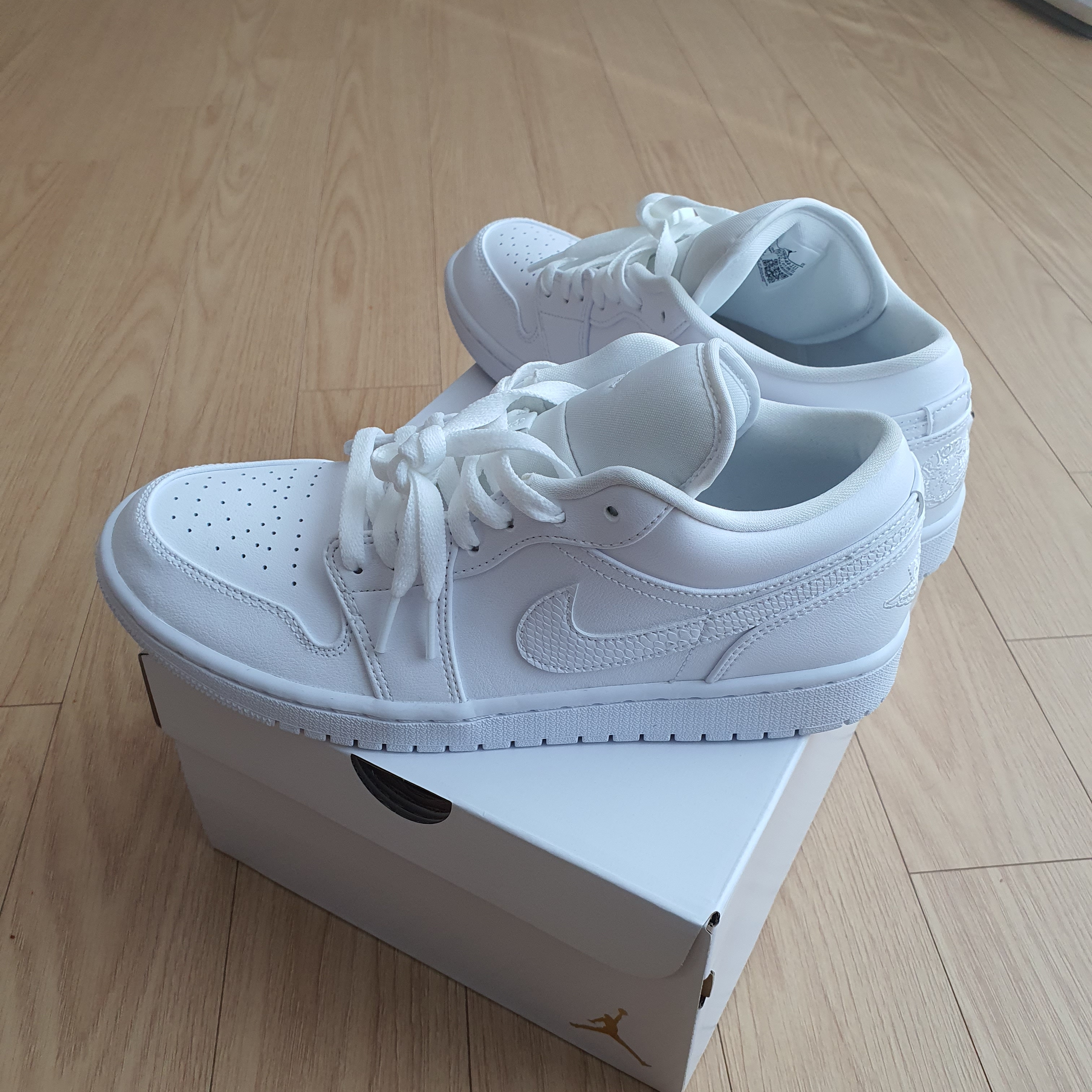 (W) Jordan 1 Low Triple White 2020 착용 스타일 - 2