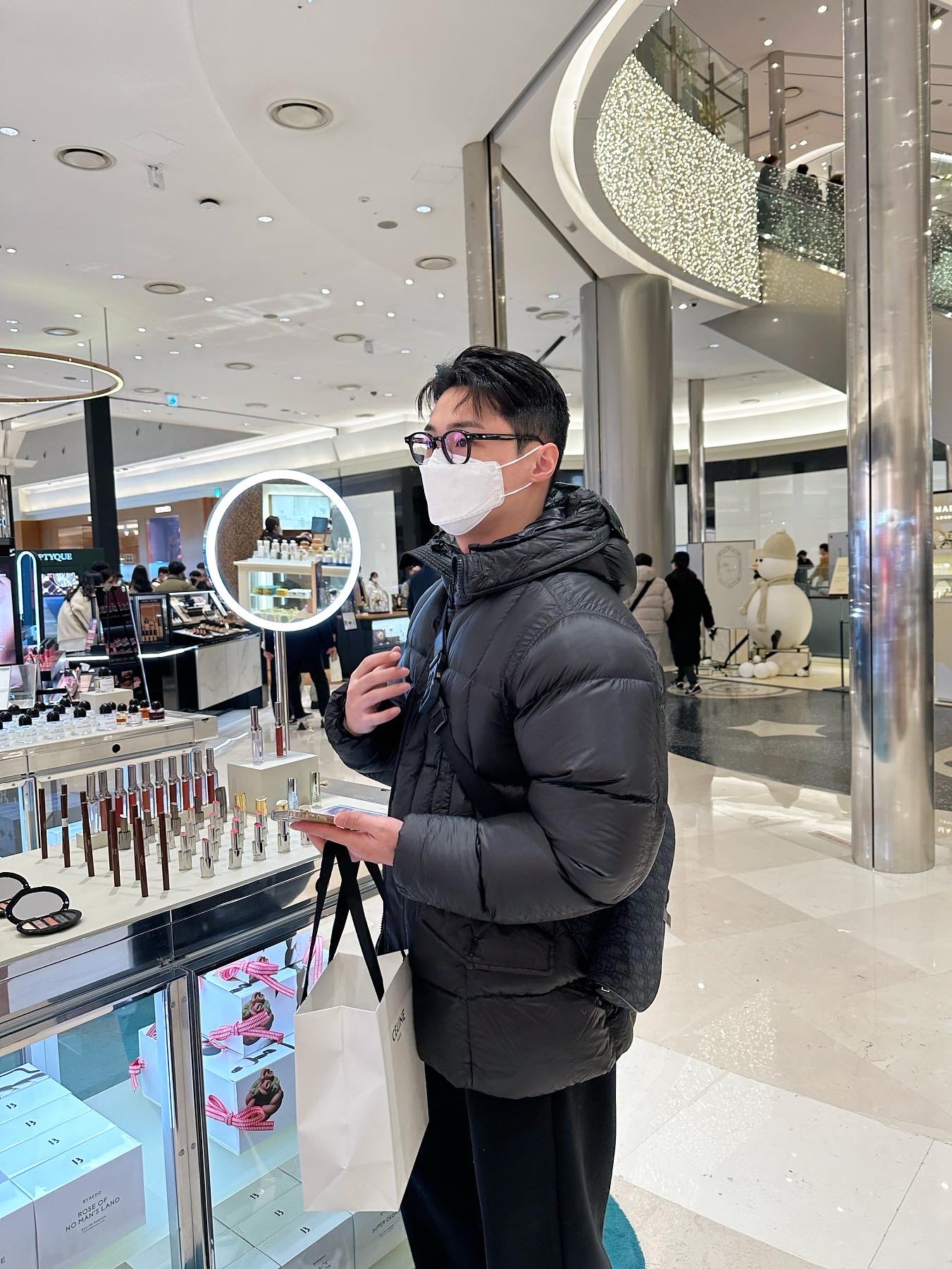 Dior Saddle Bag Black Dior Oblique Jacquard, Chanel Coco Crush Ring Quilted Motif Small & 18K White Gold 착용 스타일 - 4