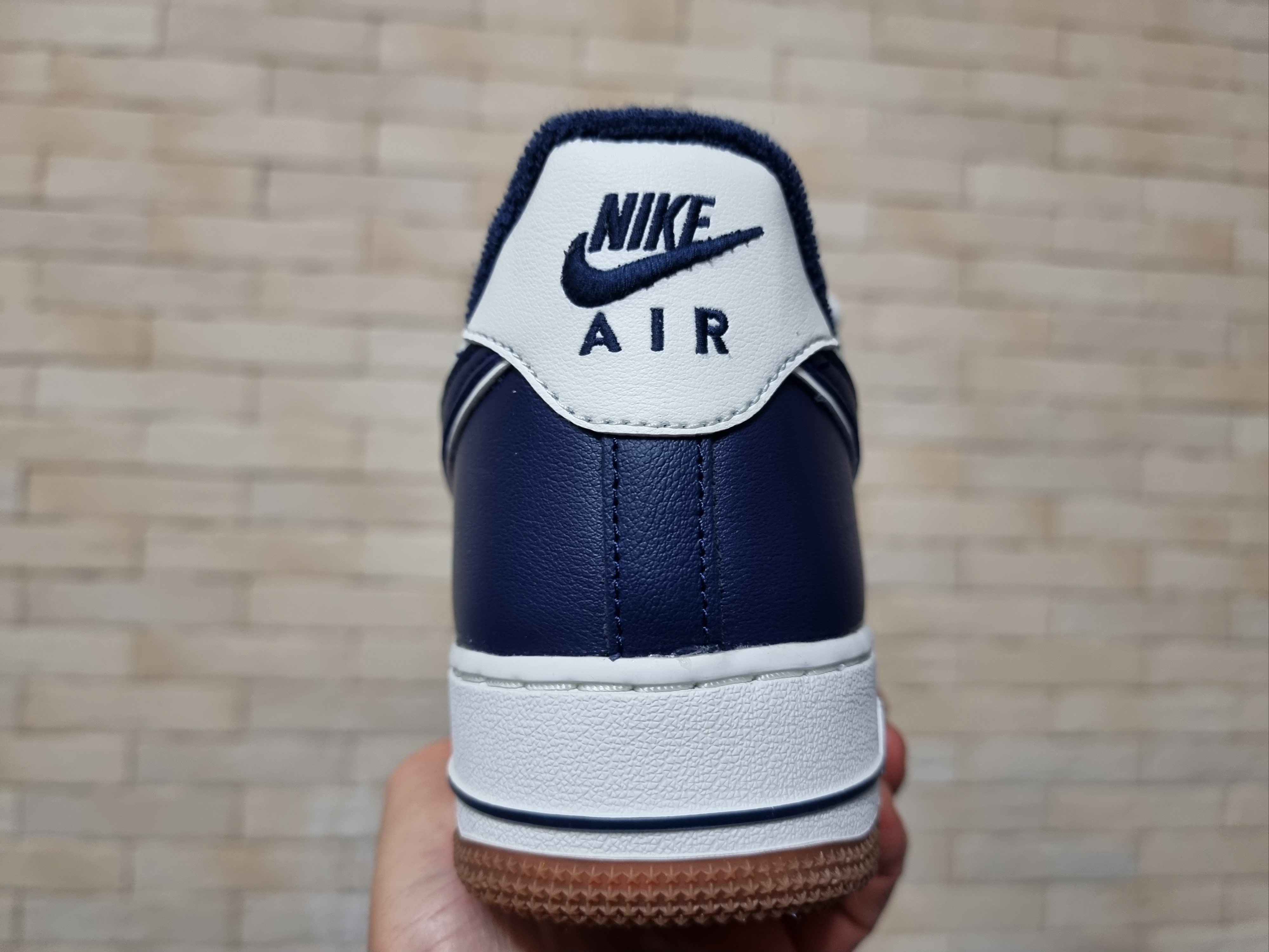 Nike Air Force 1 '07 LV8 Midnight Navy 착용 스타일 - 5