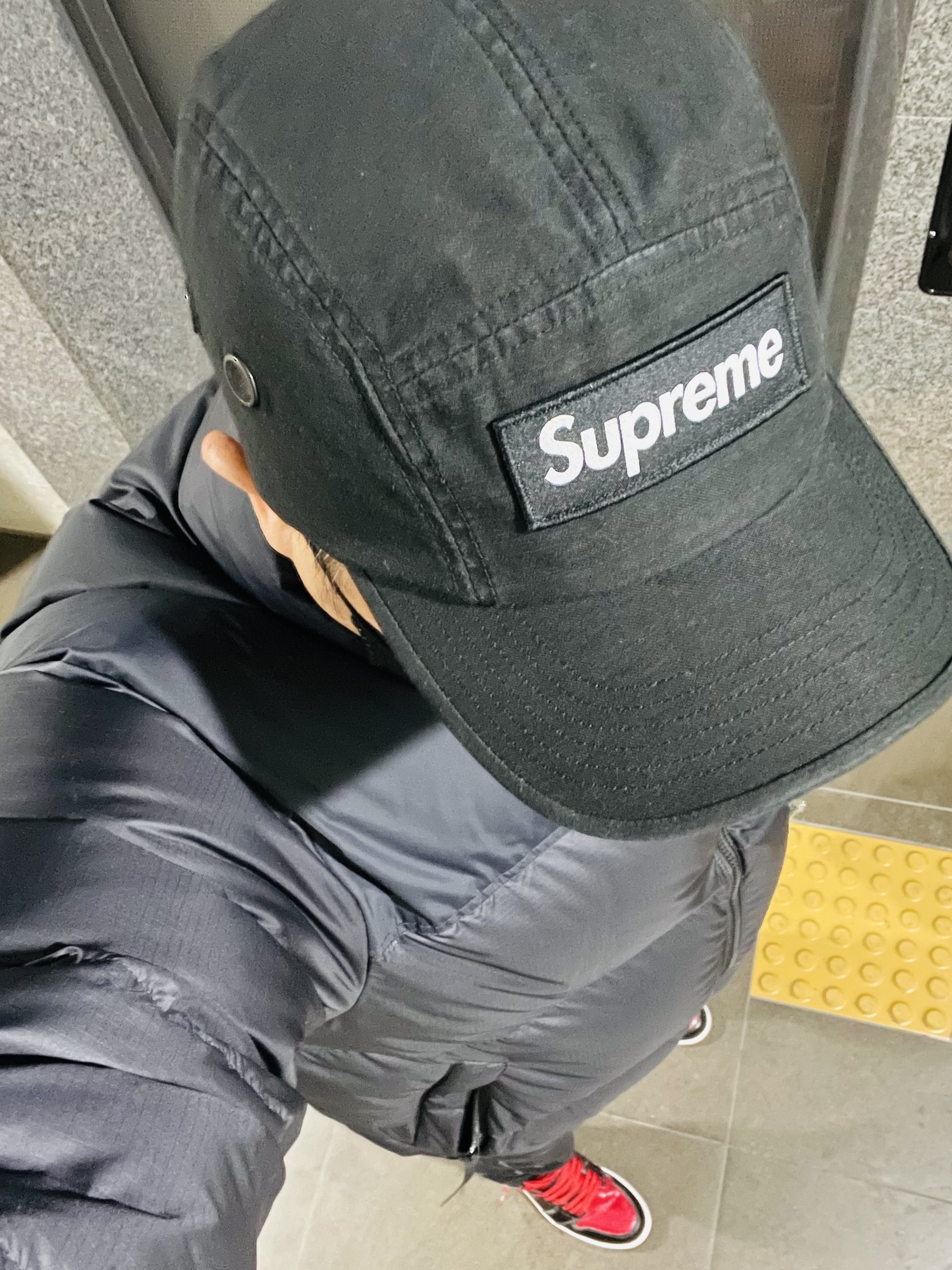 Supreme Military Camp Cap Black - 22FW, Jordan 1 Retro High OG Patent Bred 착용 스타일