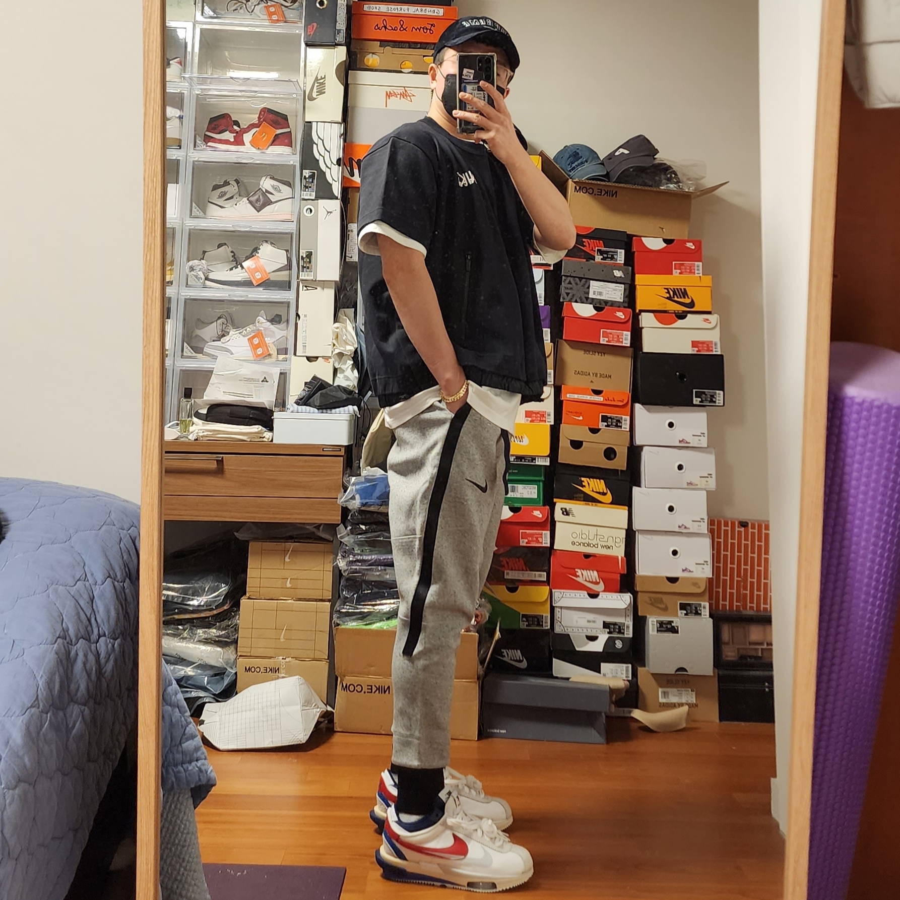 Nike x Sacai NRG Short Sleeve Top Black - Asia, Nike x Sacai NRG Fleece Pants Dark Grey Heather - Asia 착용 스타일 - 3