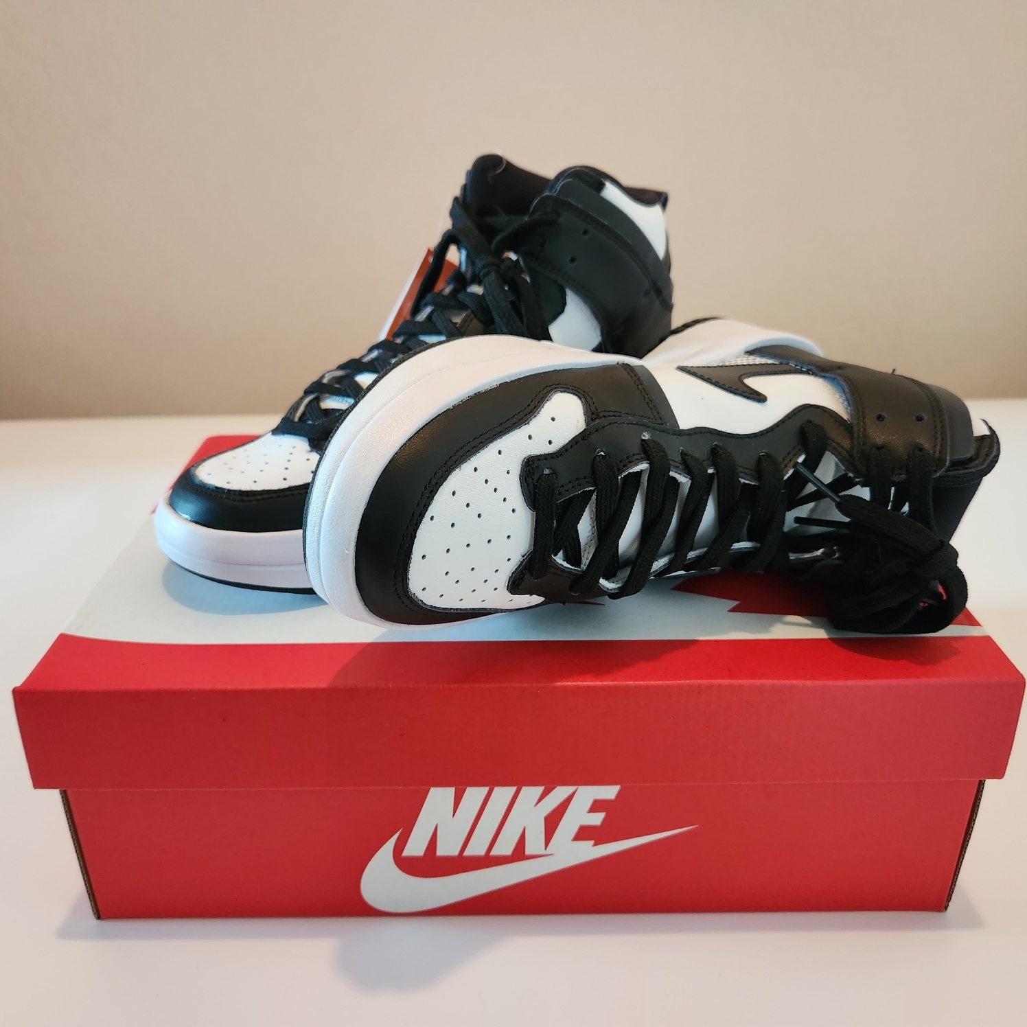 (W) Nike Dunk High Up Black and White 착용 스타일 - 2