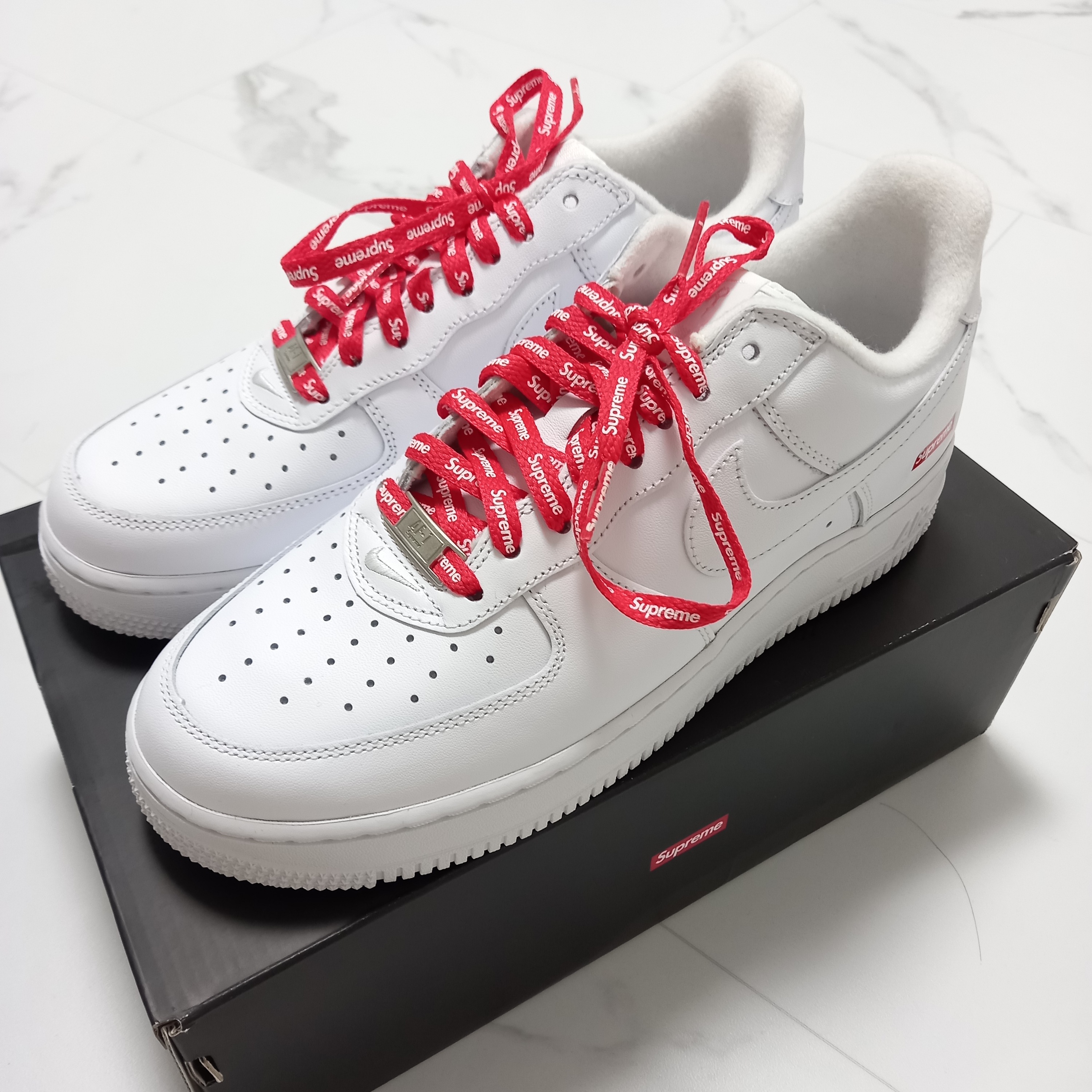 Nike x Supreme Air Force 1 Low White 착용 스타일