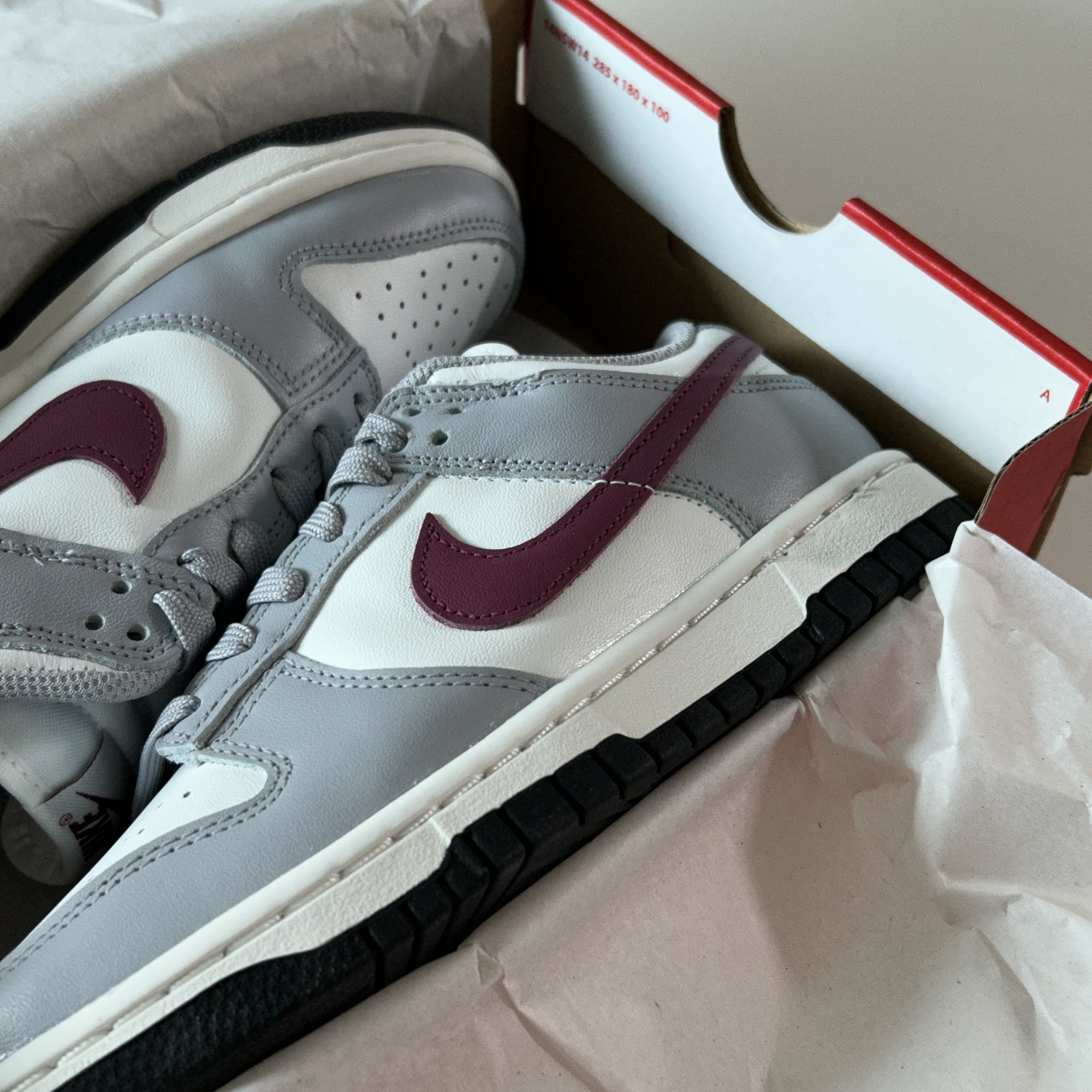 (W) Nike Dunk Low Wolf Grey Rosewood 착용 스타일 - 2