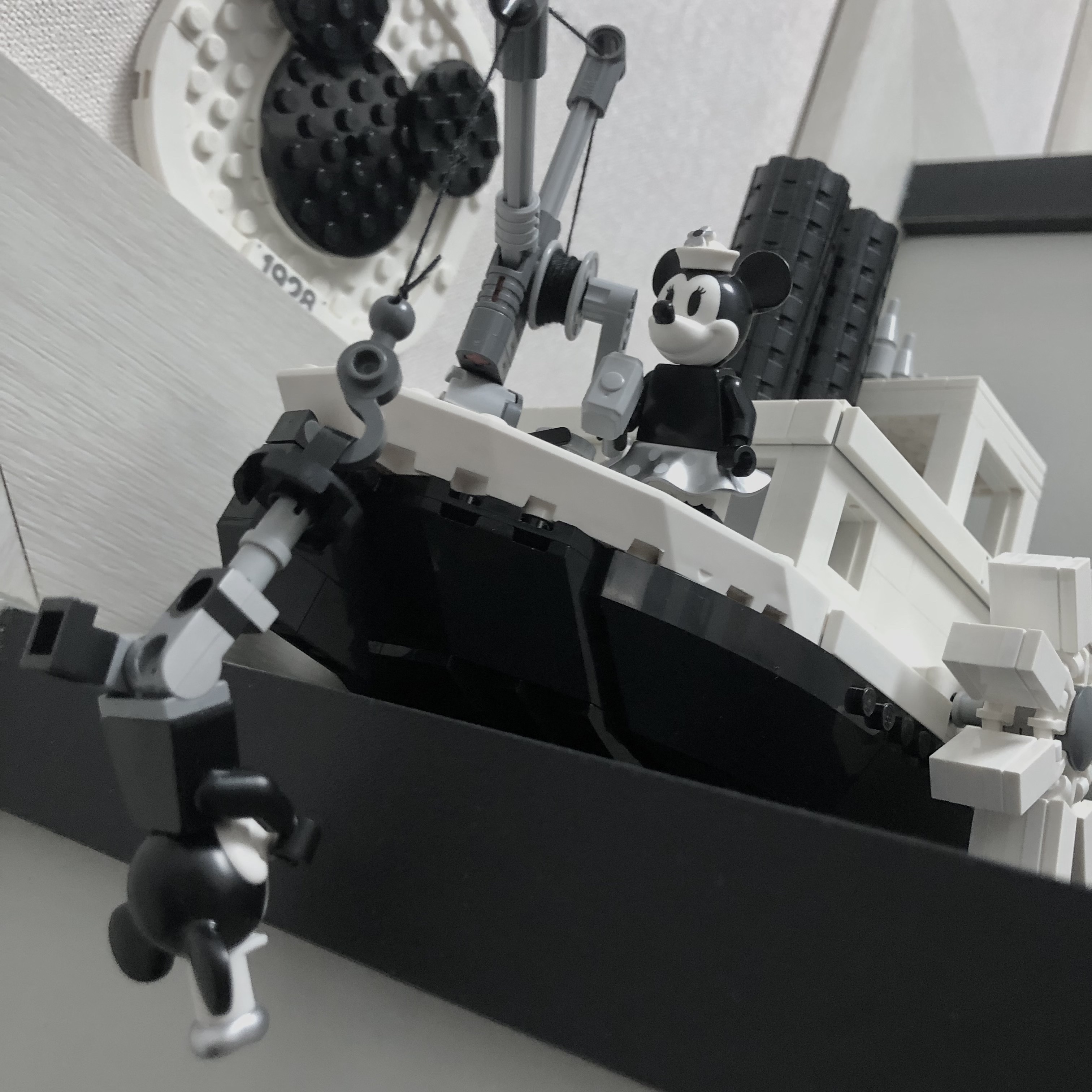 Lego Steamboat Willie 착용 스타일 - 3