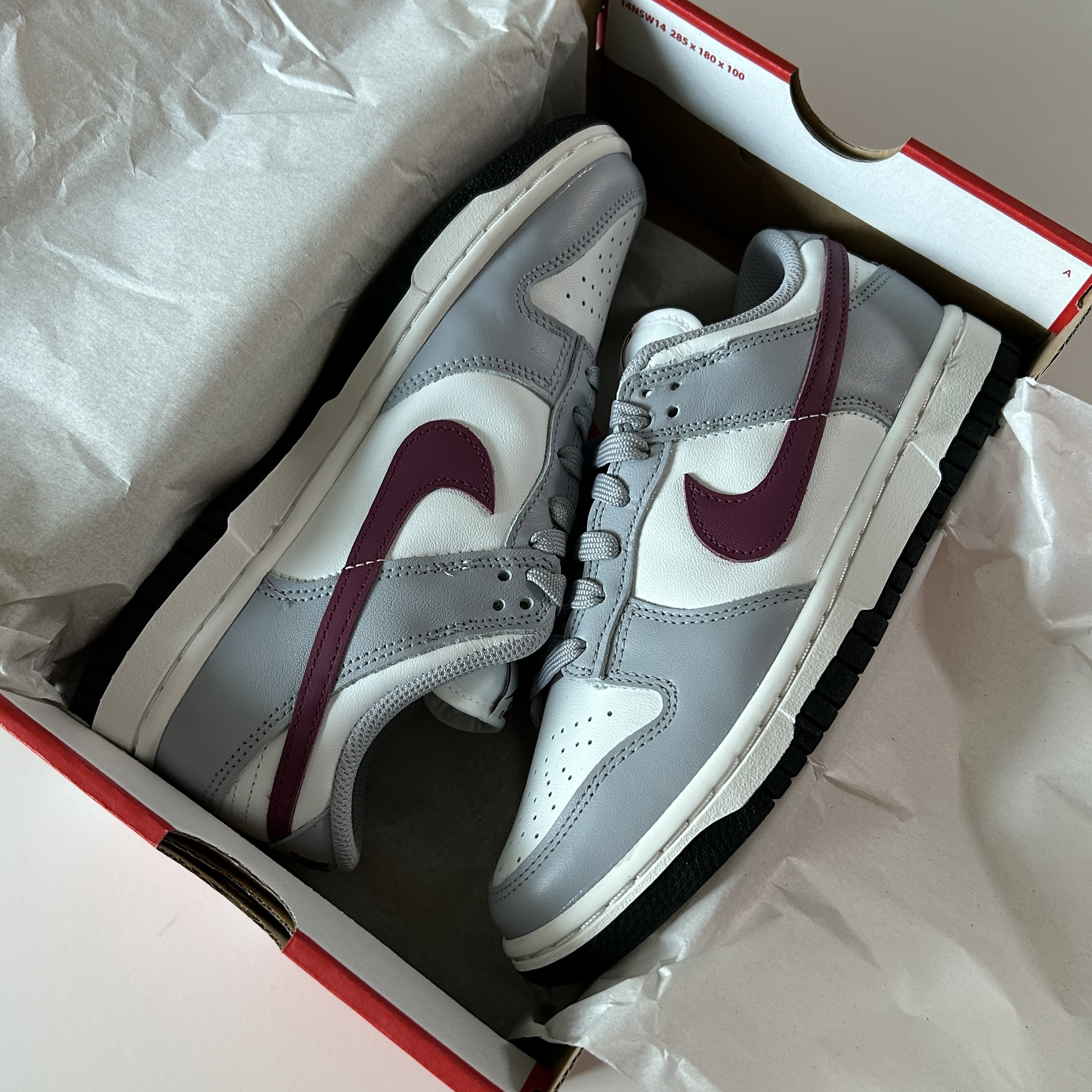 (W) Nike Dunk Low Wolf Grey Rosewood 착용 스타일 - 1
