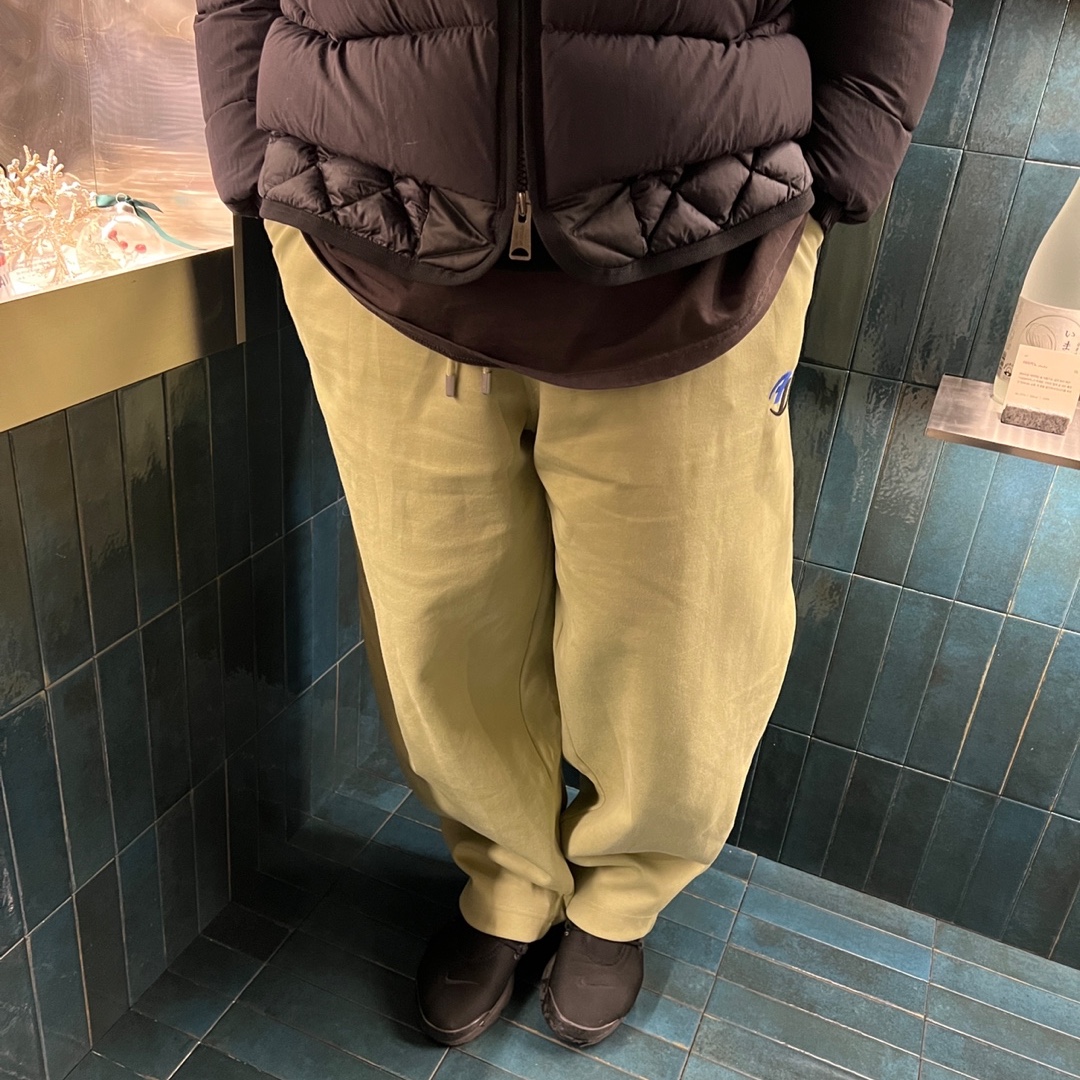 Zara x Ader Error Jogger Pants Light Green 착용 스타일 - 2