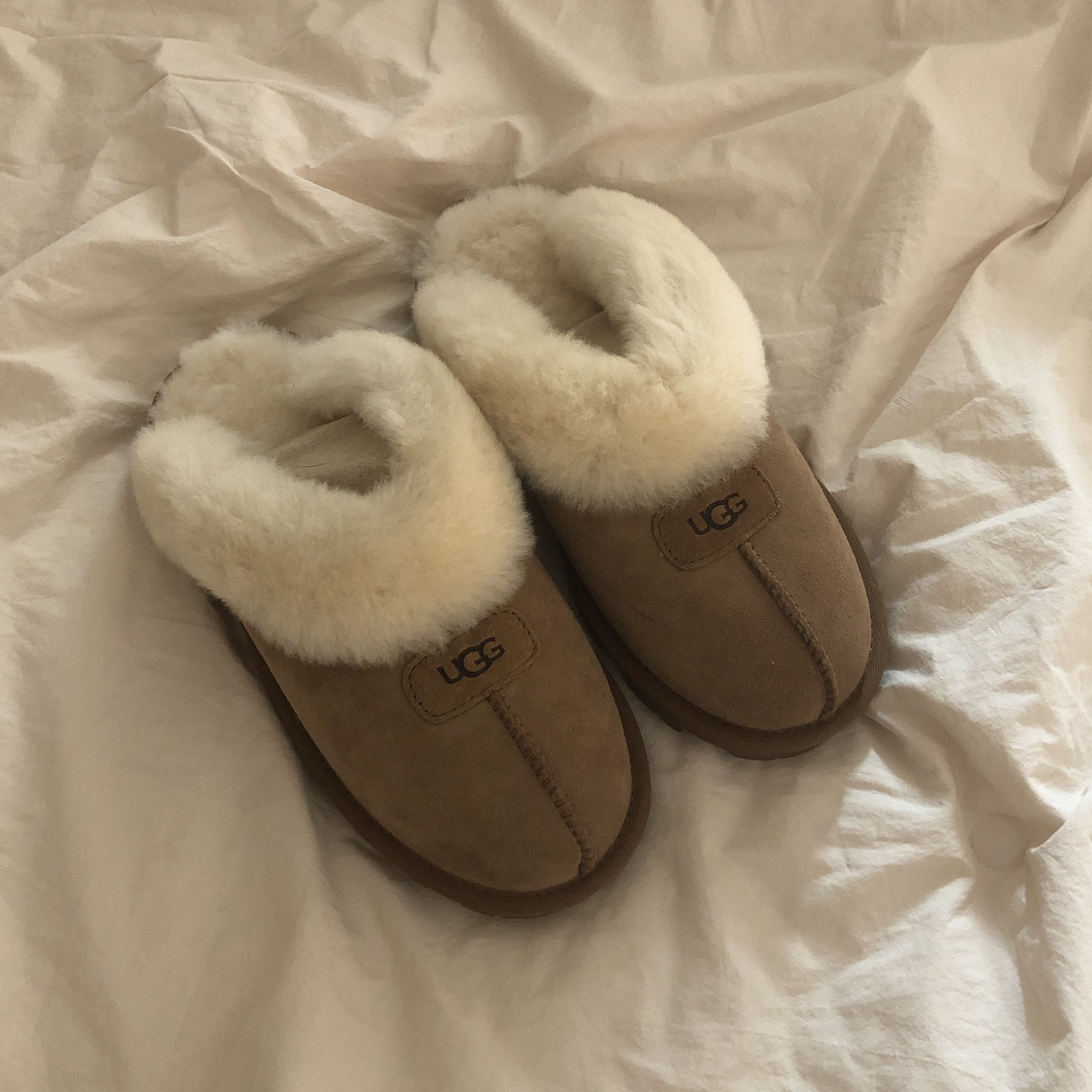 (W) UGG Coquette Slipper Chestnut 착용 스타일 - 1