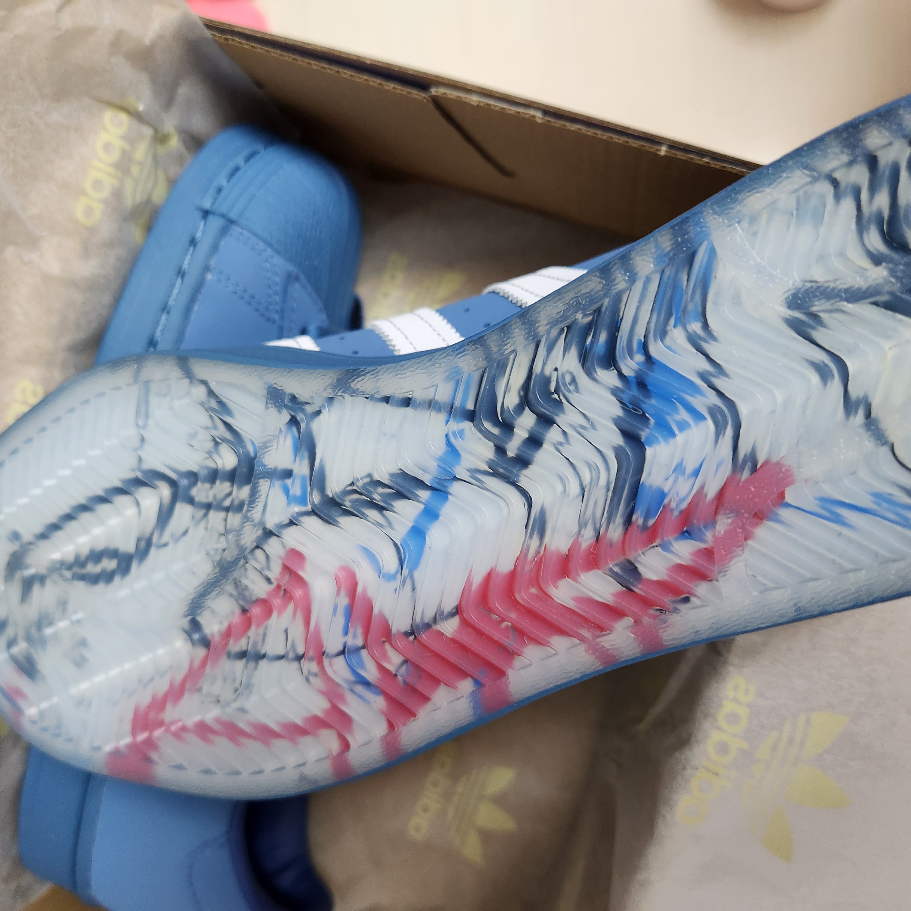 Adidas x Atmos x Daiki Tsuneta Superstar Altered Blue 착용 스타일 - 2