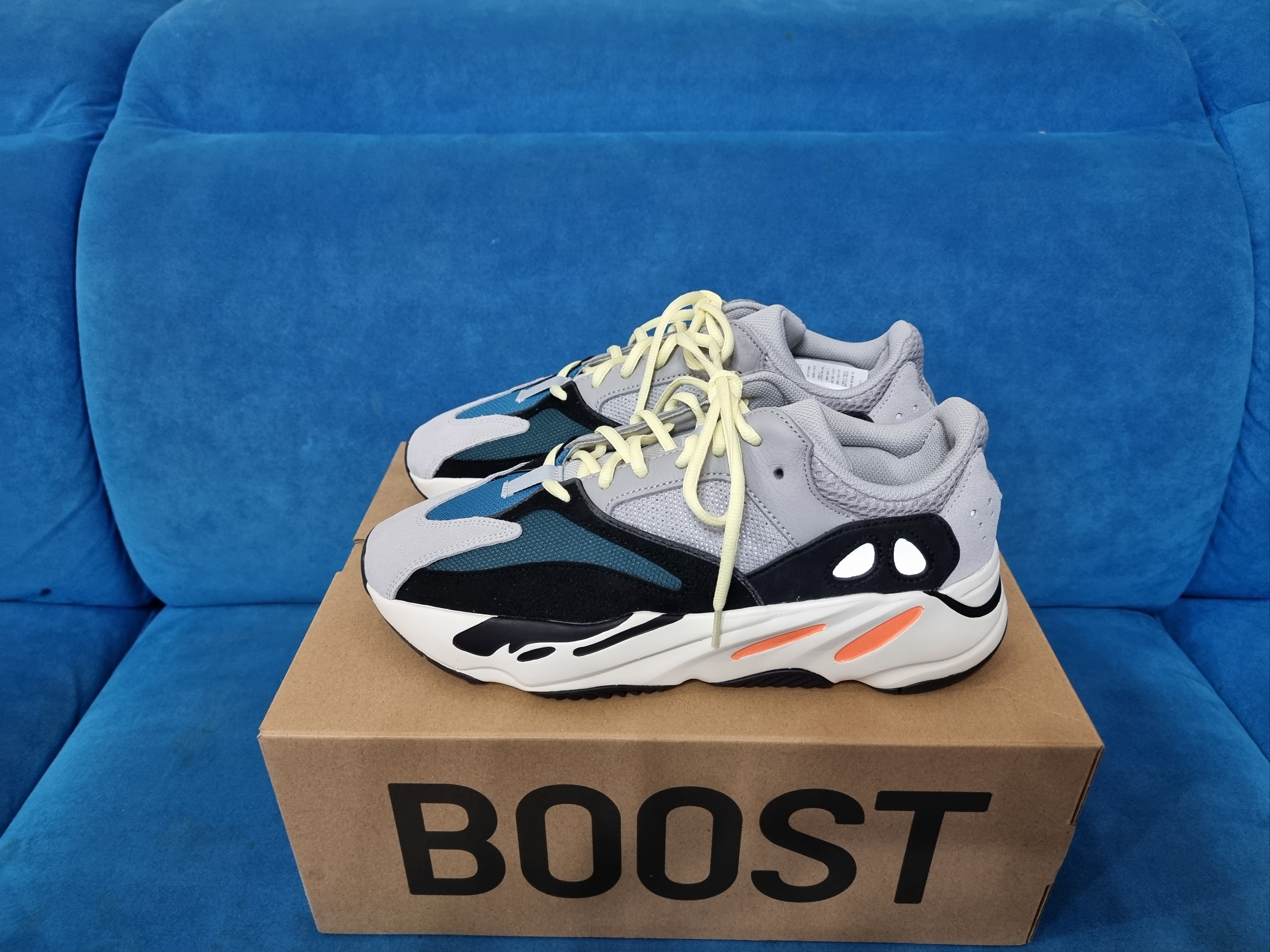 Adidas Yeezy Boost 700 Wave Runner Solid Grey 2021/2022 착용 스타일 - 1