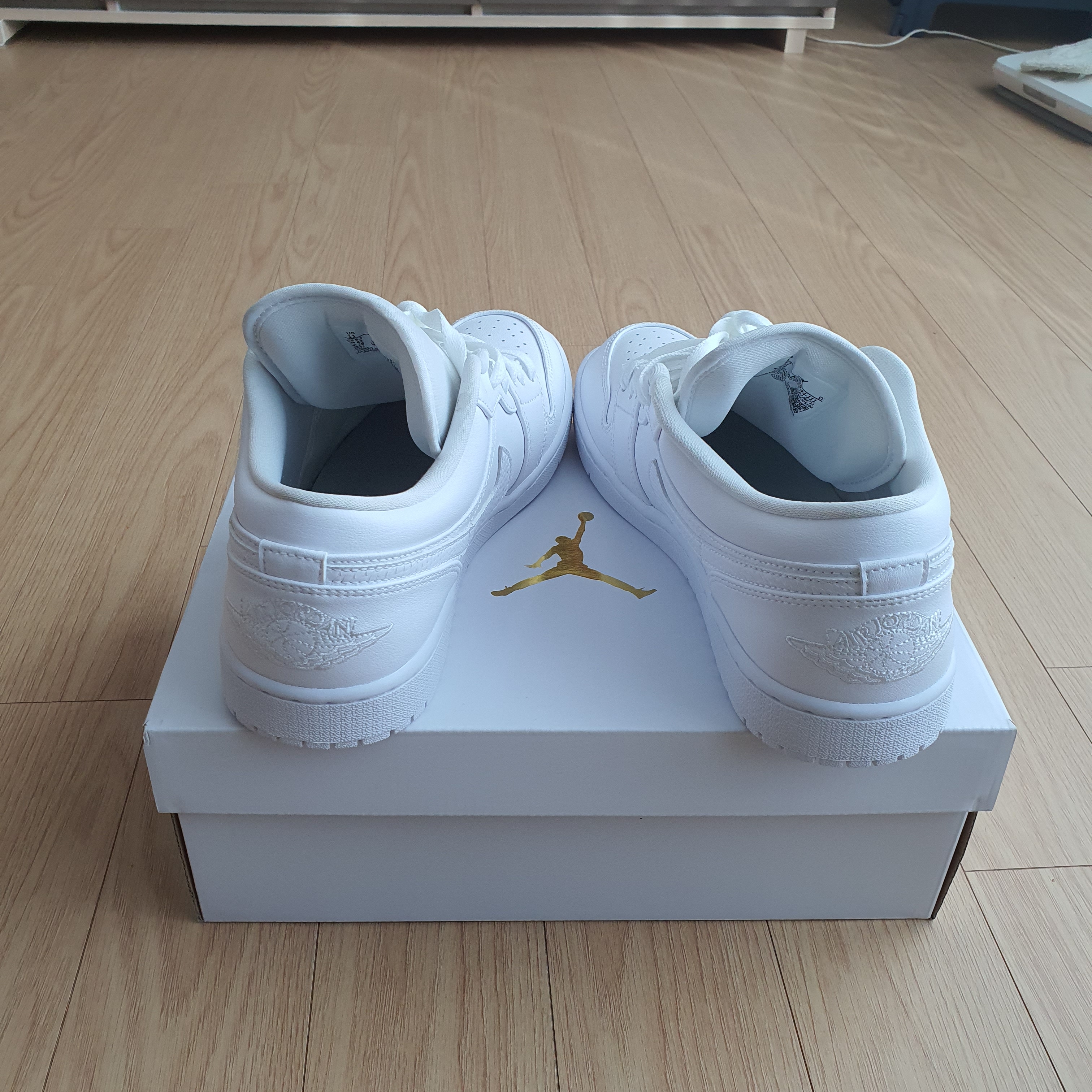 (W) Jordan 1 Low Triple White 2020 착용 스타일 - 3
