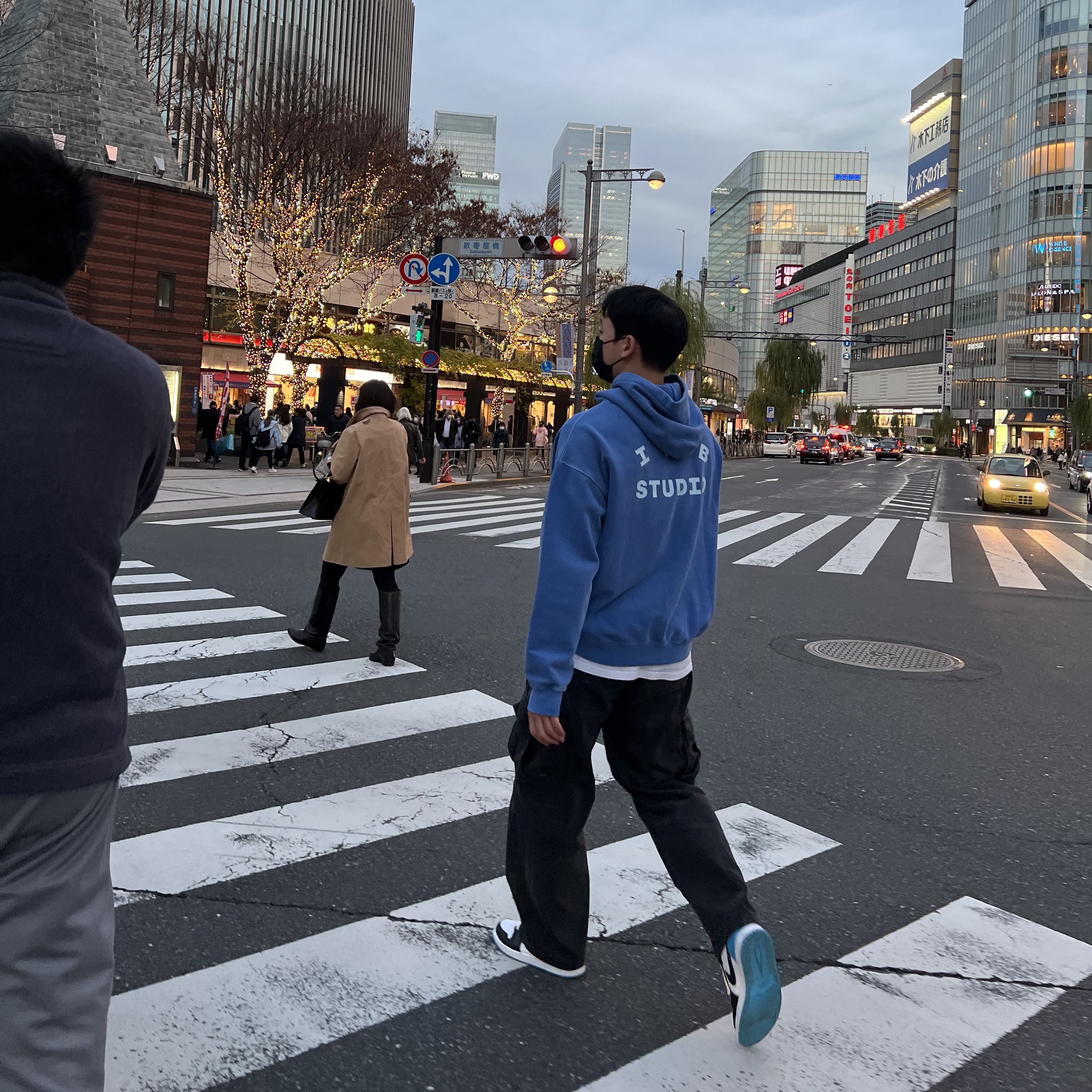 IAB Studio Pigment Hoodie Royal Blue - 22FW, Jordan 1 Retro Low OG Black and Dark Powder Blue 착용 스타일