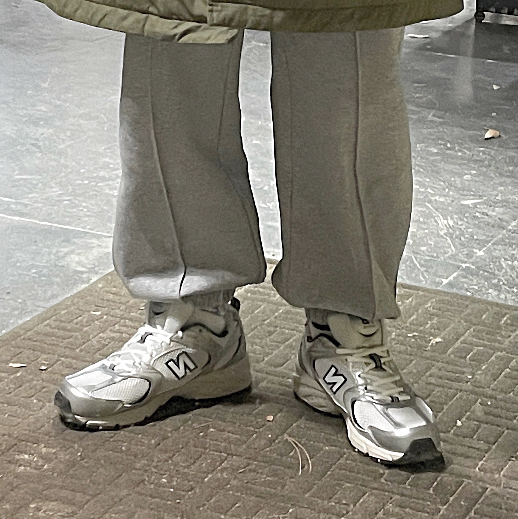 New Balance 530 Steel Grey 착용 스타일