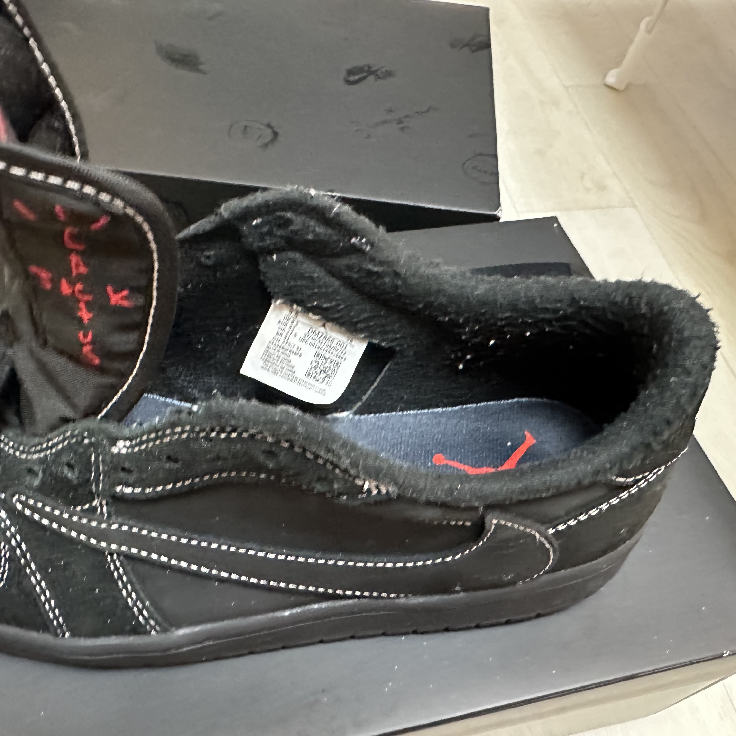 Jordan 1 x Travis Scott Retro Low OG SP Black Phantom 착용 스타일 - 1