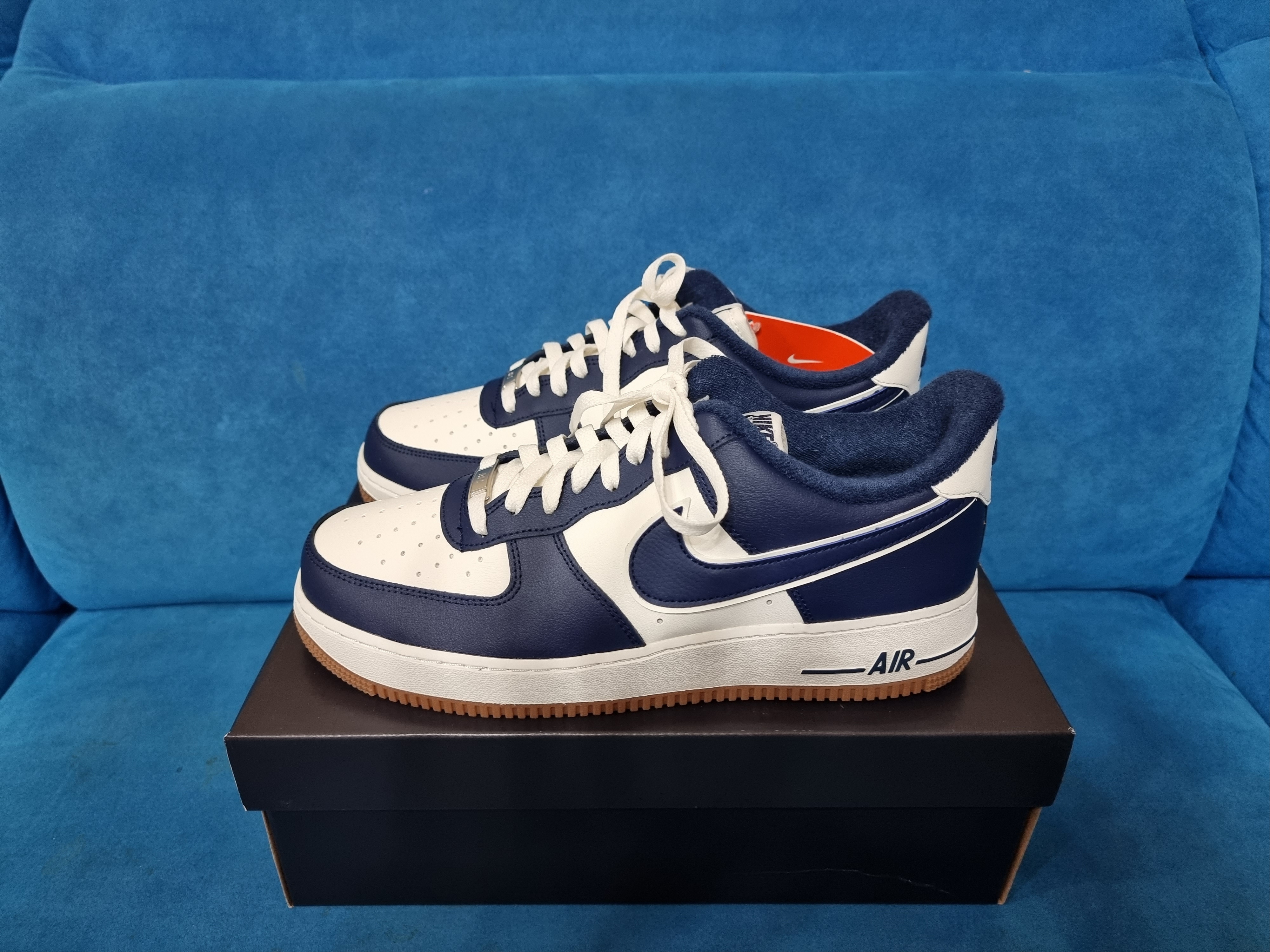Nike Air Force 1 '07 LV8 Midnight Navy 착용 스타일 - 1