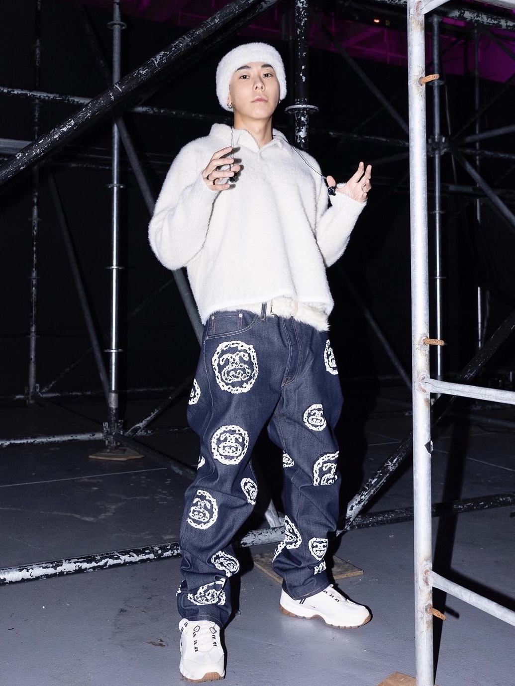 Stussy x Denim Tears 501 Jean Raw, Nike x Jacquemus Air Humara LX Light Bone and Gold 착용 스타일 - 1