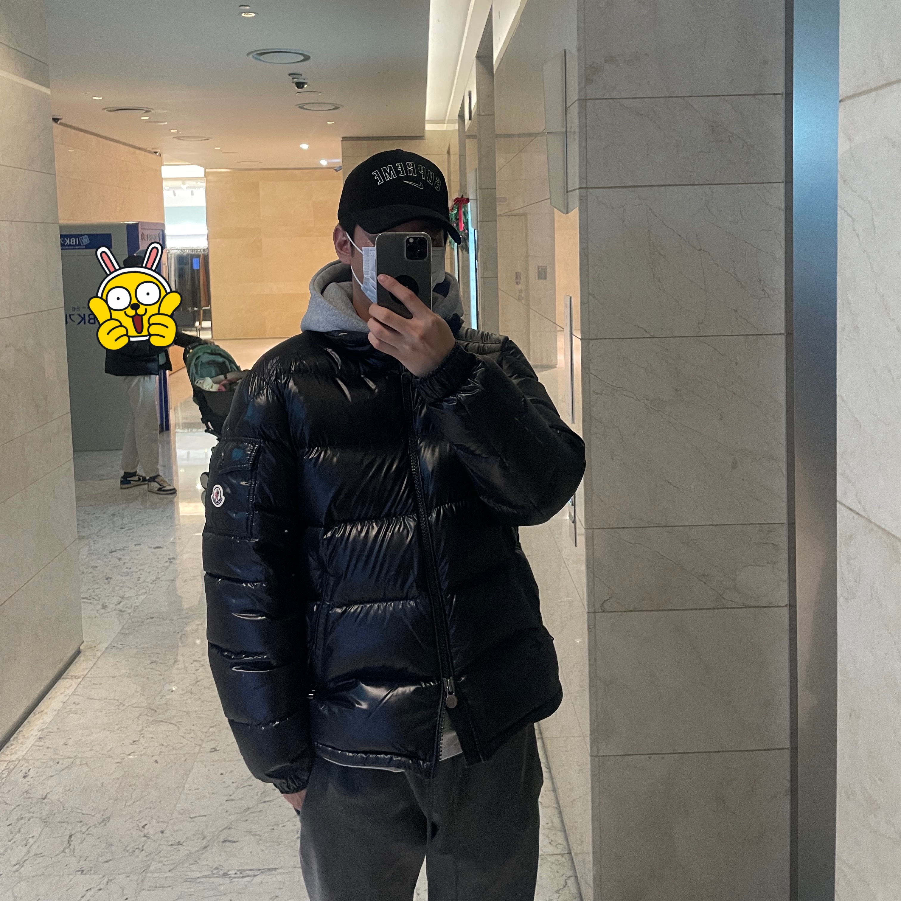 Moncler Maya Short Down Jacket Black - 22FW, Supreme x Nike Arc Corduroy 6-Panel Black - 22SS 착용 스타일