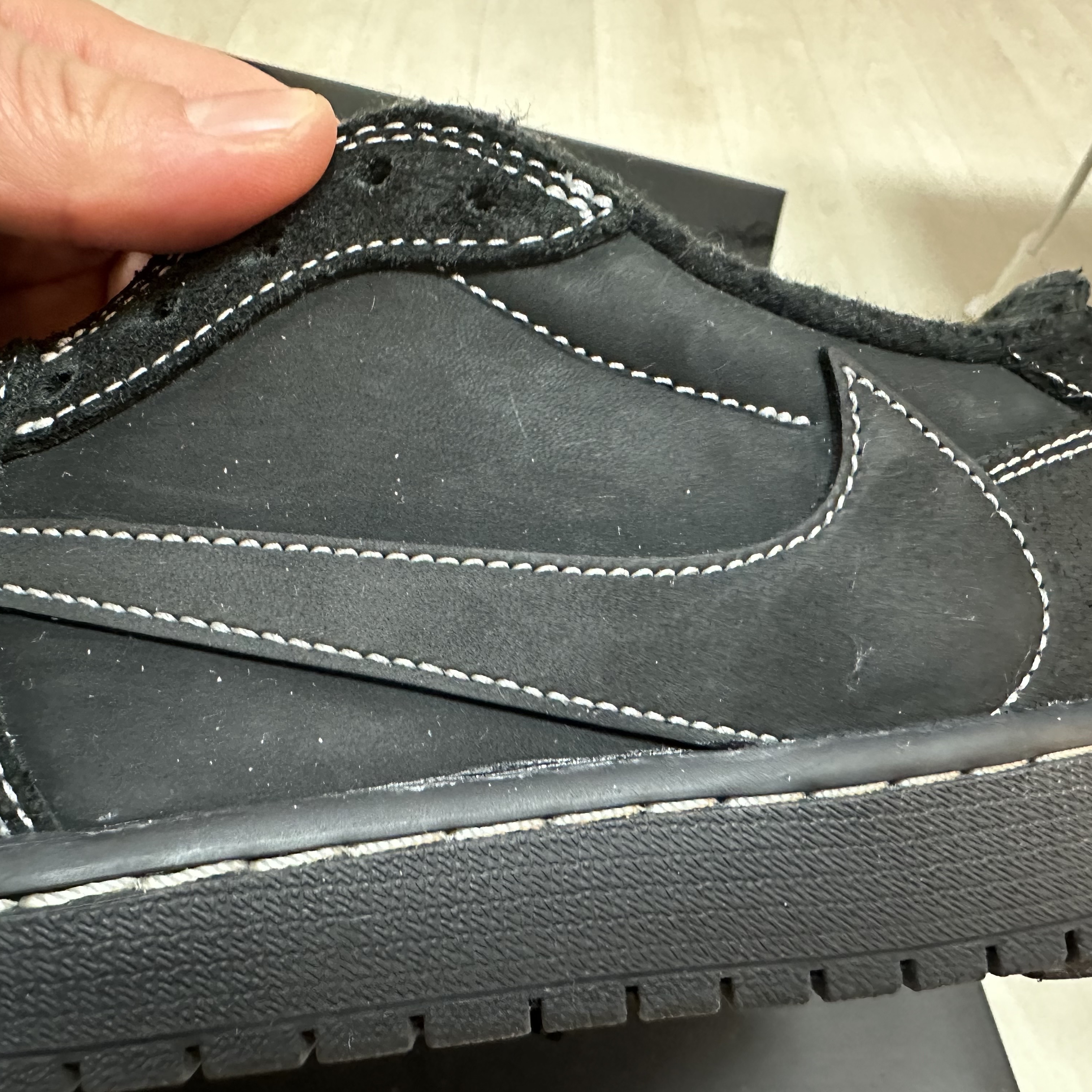 Jordan 1 x Travis Scott Retro Low OG SP Black Phantom 착용 스타일 - 2