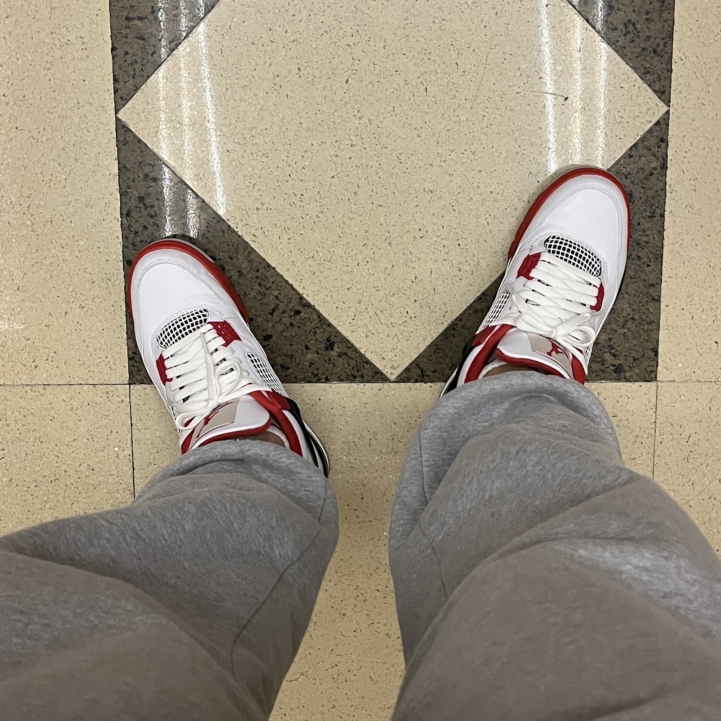 Jordan 4 Retro OG Fire Red 2020 착용 스타일