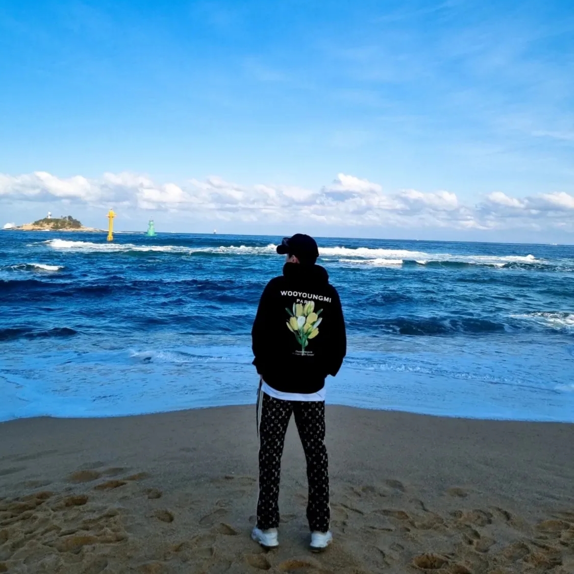 Wooyoungmi Flower Print Back Logo Hoodie Black - 22SS 착용 스타일