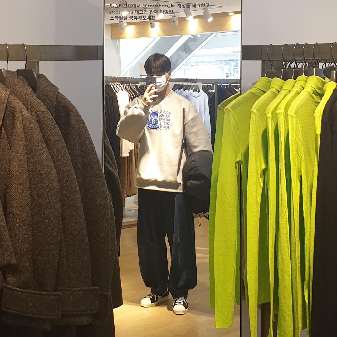 Zara x Ader Error Wide Leg Jeans Blue, Adidas x BAPE Superstar 80s Core Black Off White 착용 스타일 - 2