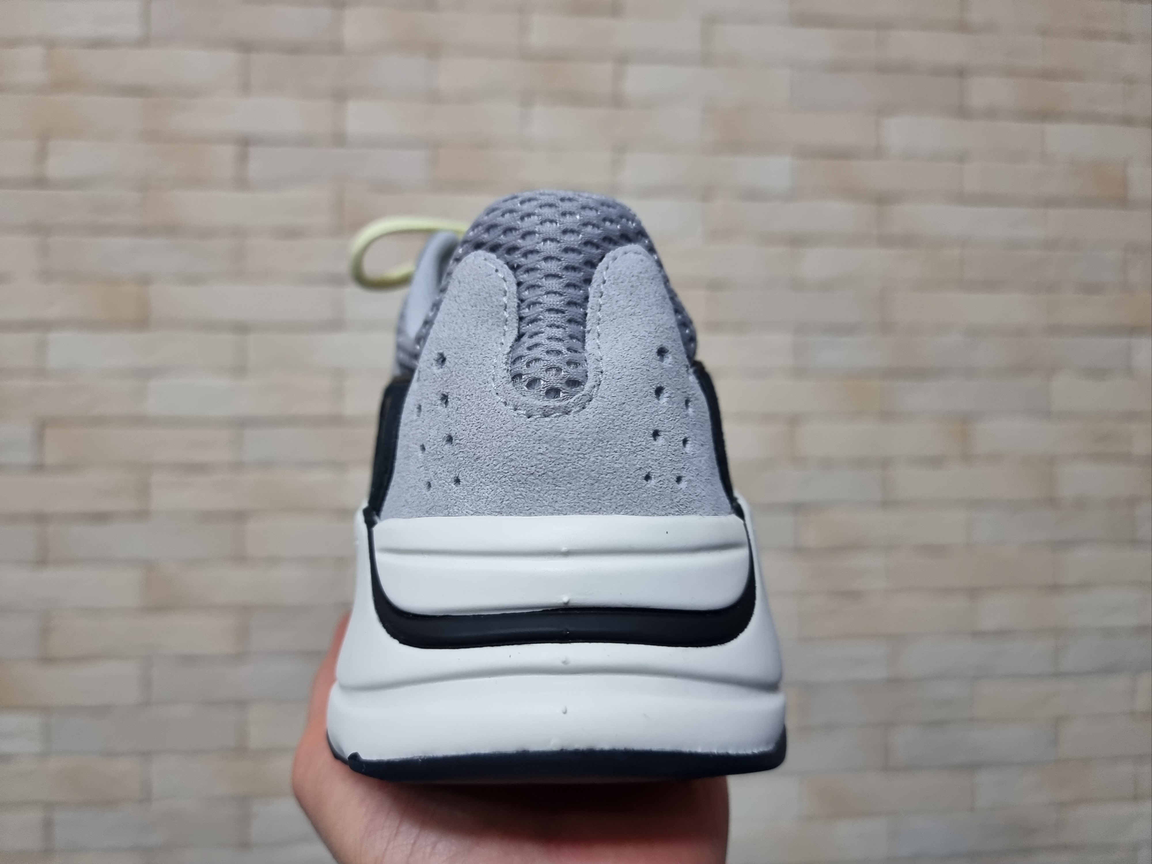 Adidas Yeezy Boost 700 Wave Runner Solid Grey 2021/2022 착용 스타일 - 5