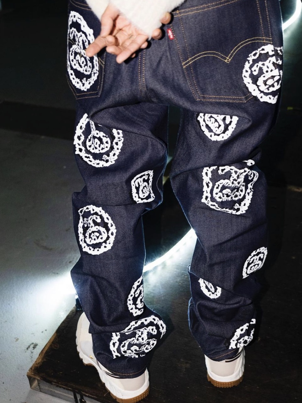 Stussy x Denim Tears 501 Jean Raw, Nike x Jacquemus Air Humara LX Light Bone and Gold 착용 스타일 - 3