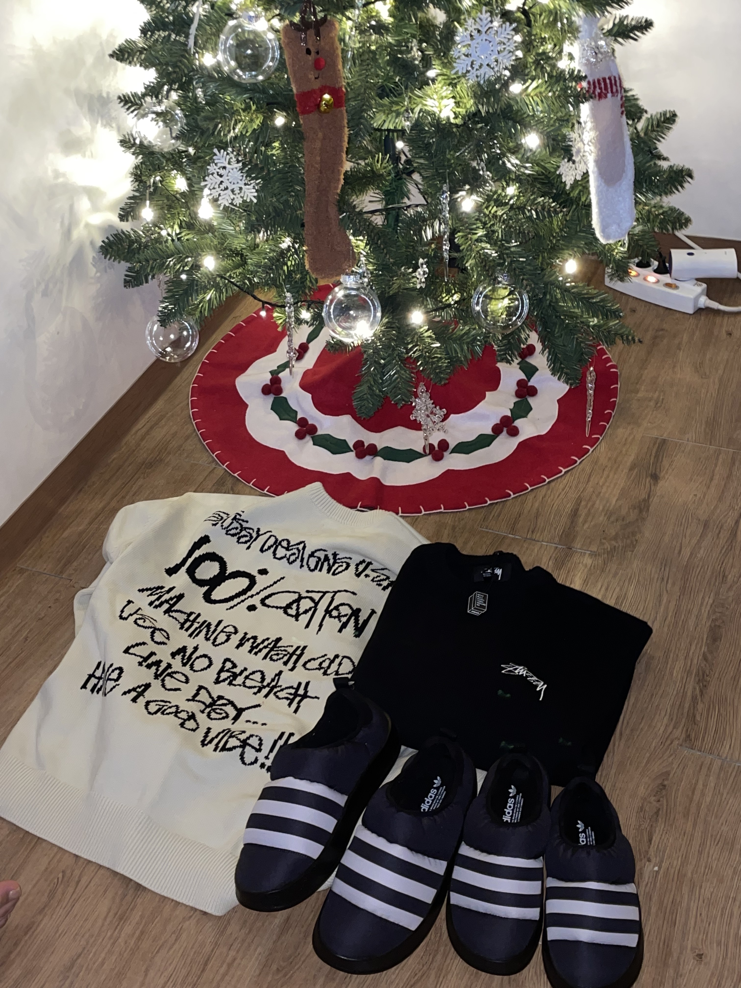 (W) UGG Classic Ultra Mini Platform Boots Chestnut, Stussy Care Label Sweater Natural 착용 스타일 - 5