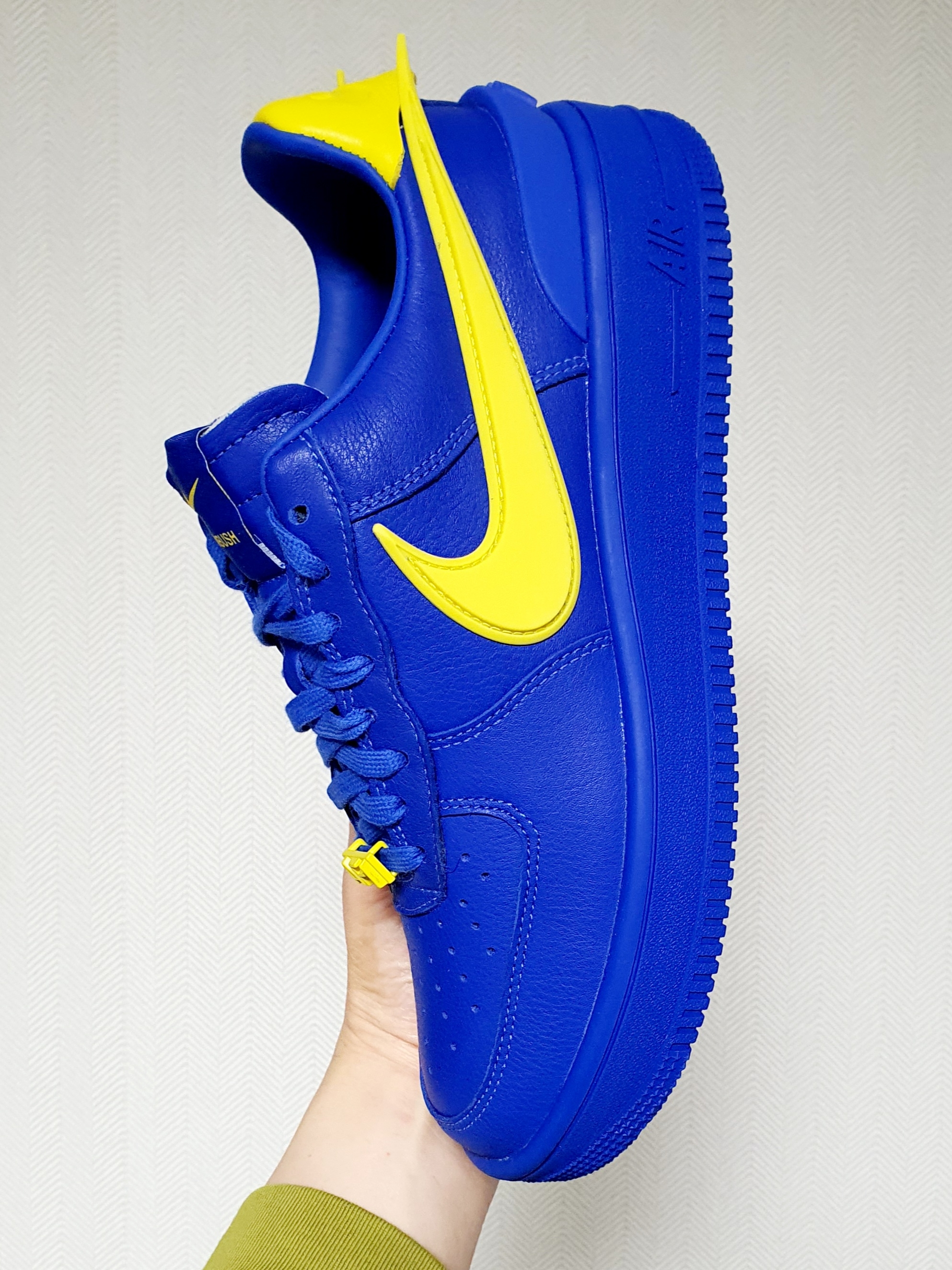 Nike x Ambush Air Force 1 Low SP Game Royal and Vivid Sulfur 착용 스타일