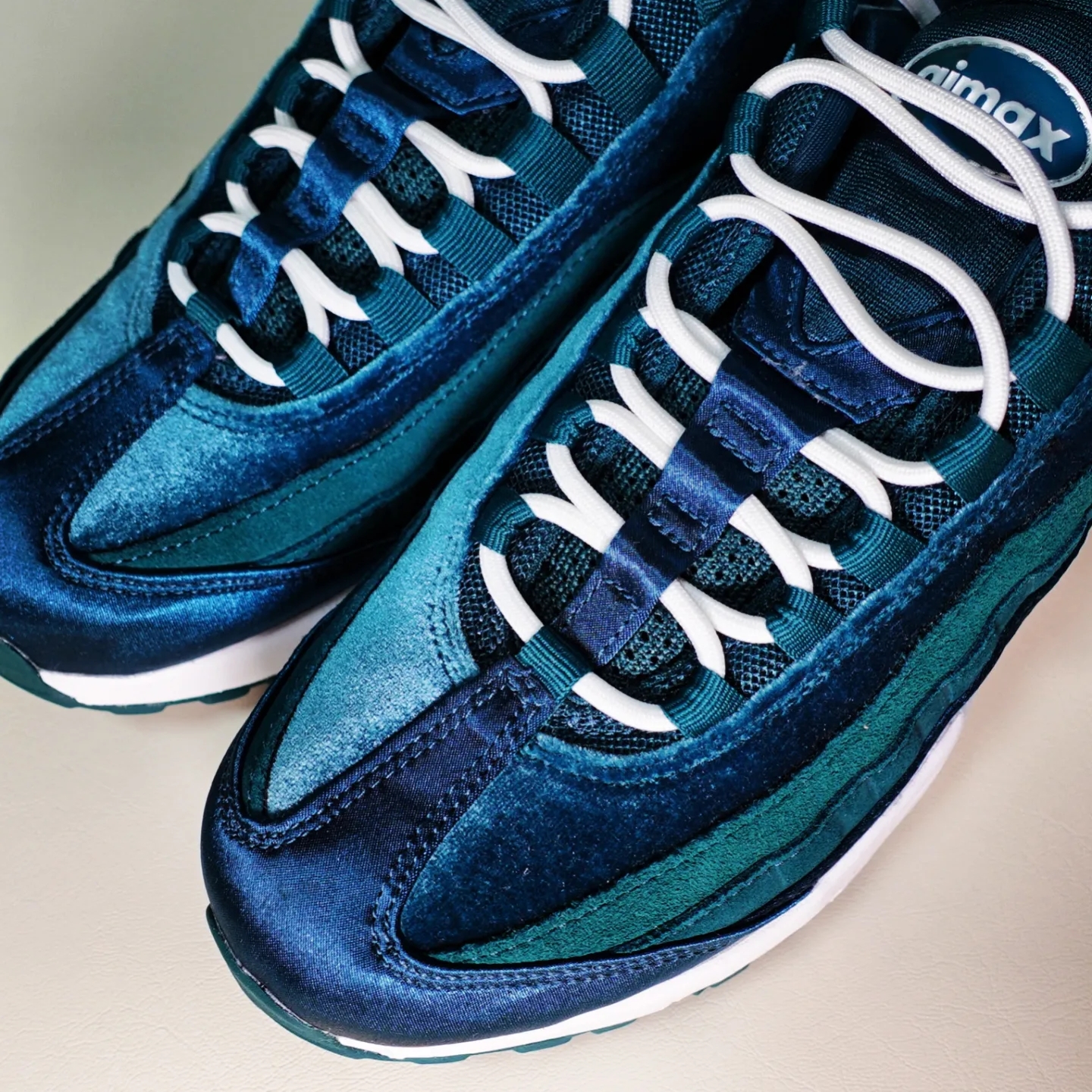 (W) Nike Air Max 95 Velvet Teal 착용 스타일 - 5