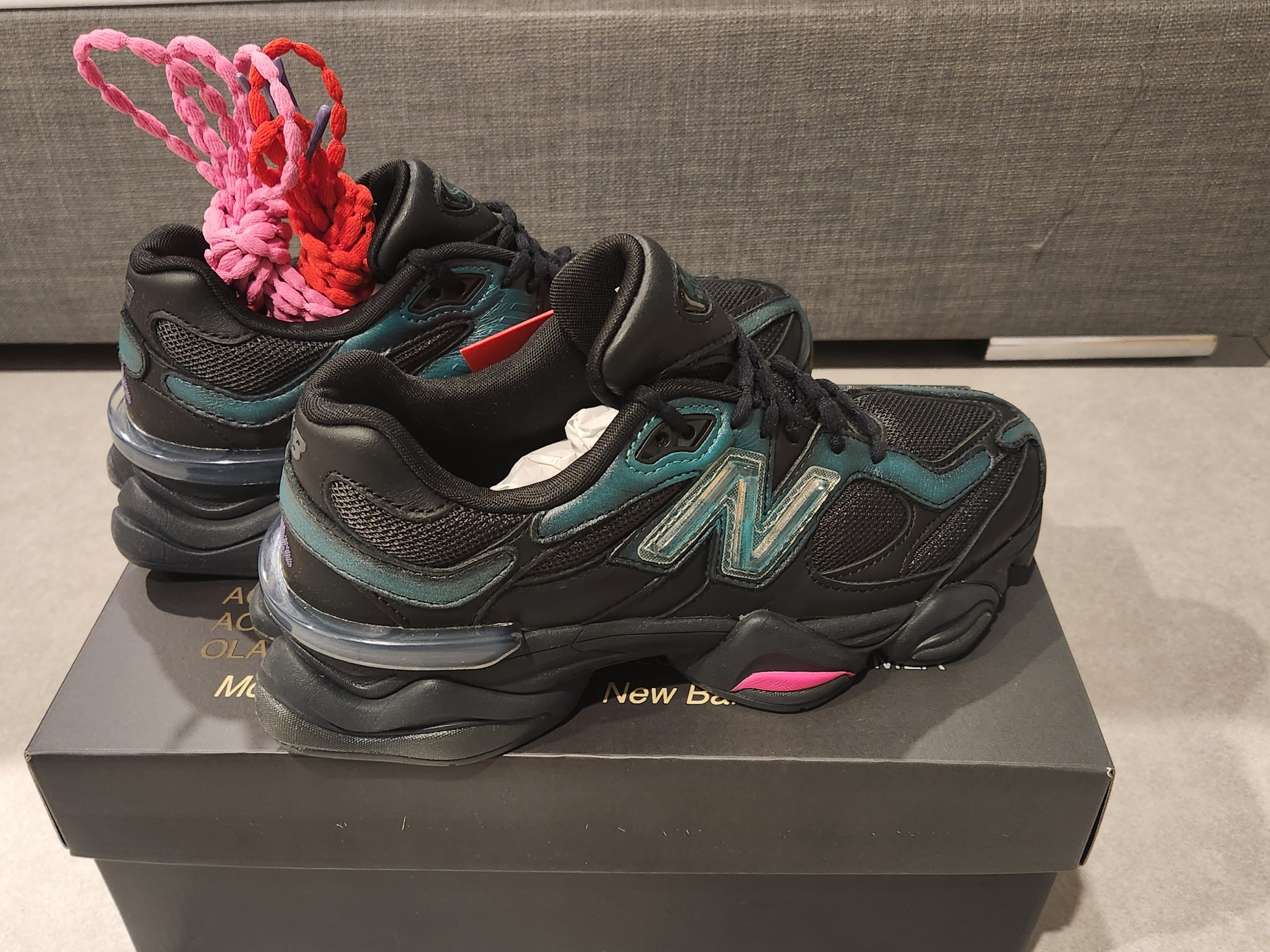 New Balance x Mowalola 9060 Burglarwear Teal 착용 스타일