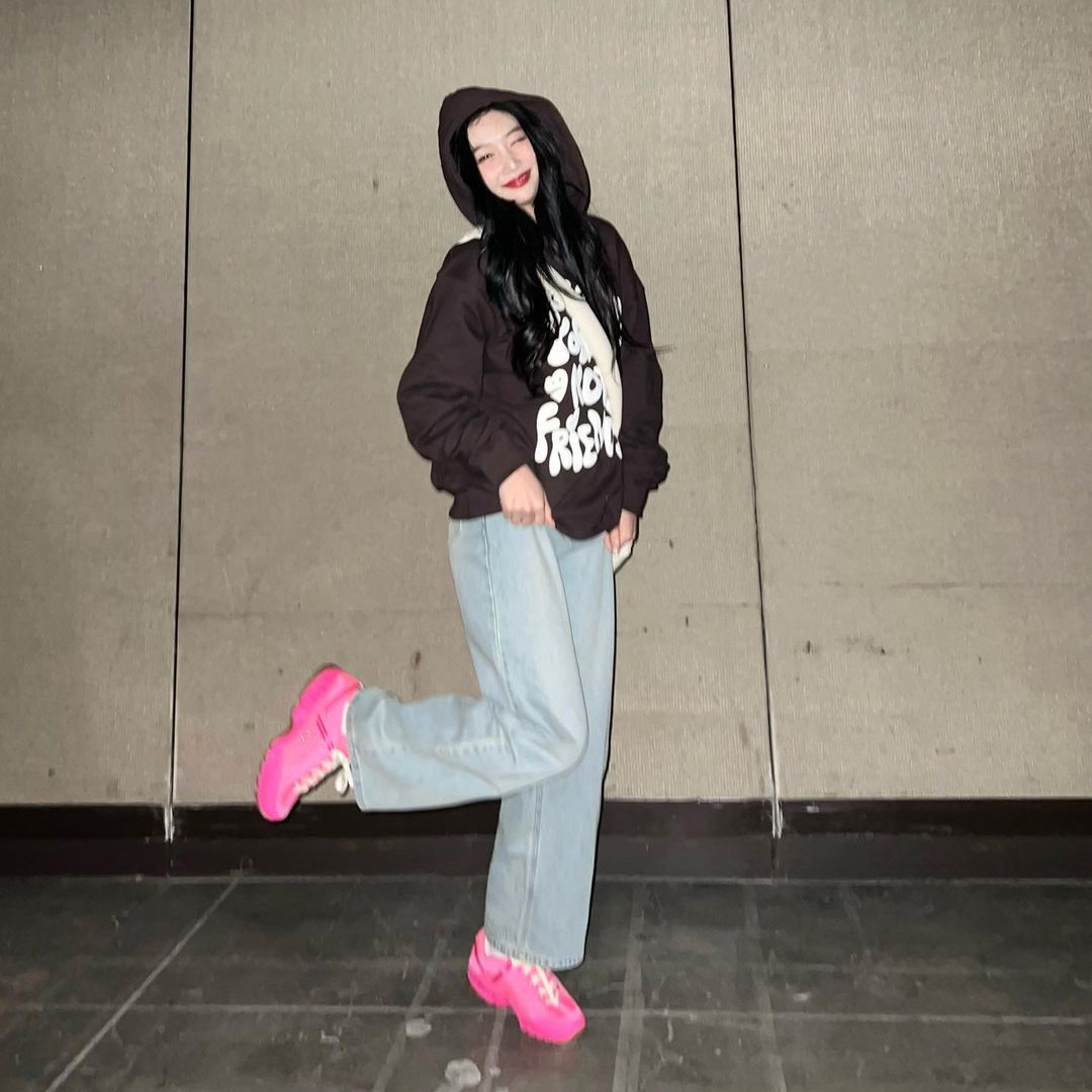 Nike x Jacquemus Air Humara LX Pink Flash 착용 스타일 - 2