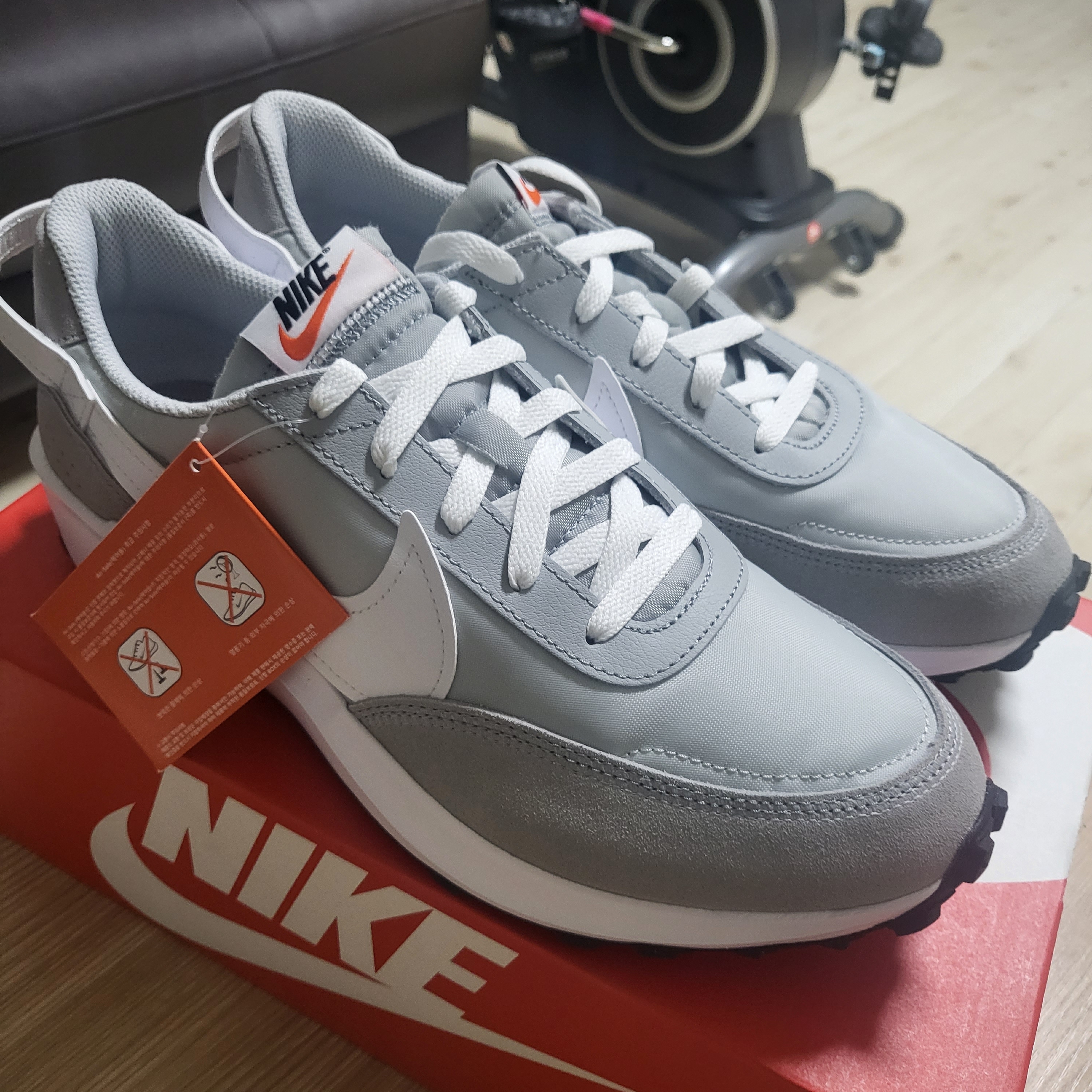 Nike Waffle Debut Grey Fog White 착용 스타일