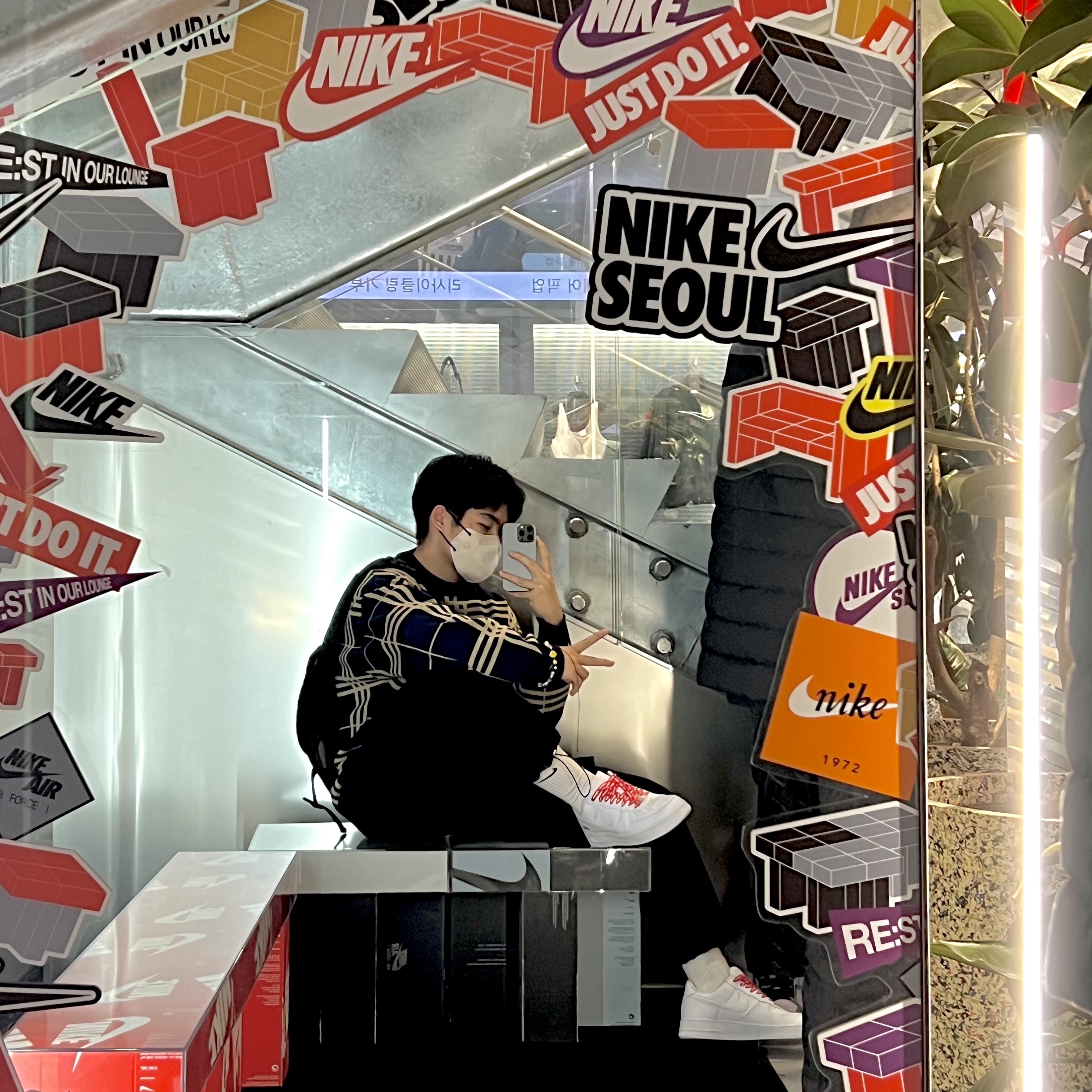 Nike x Supreme Air Force 1 Low White, Apple iPhone 13 Pro Max 128GB Graphite (Korean Ver.) 착용 스타일