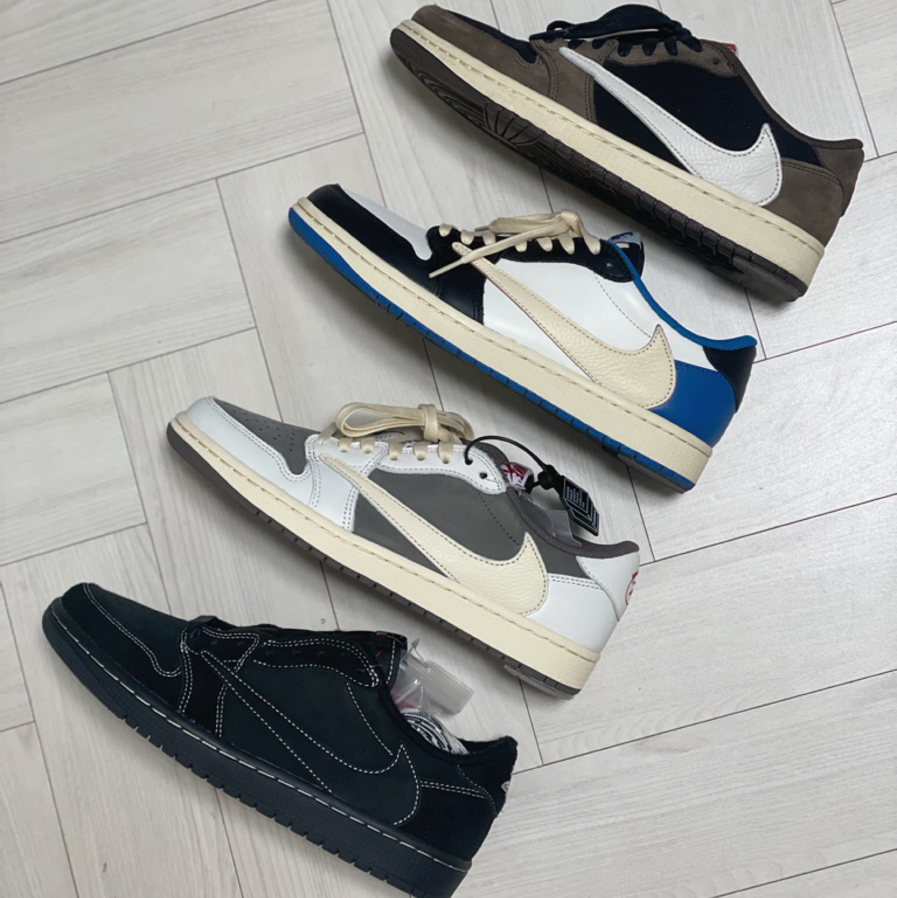 Jordan 1 x Travis Scott x Fragment Retro Low OG SP Military Blue, Jordan 1 x Travis Scott Retro Low OG SP Sail and Ridgerock 착용 스타일 - 1