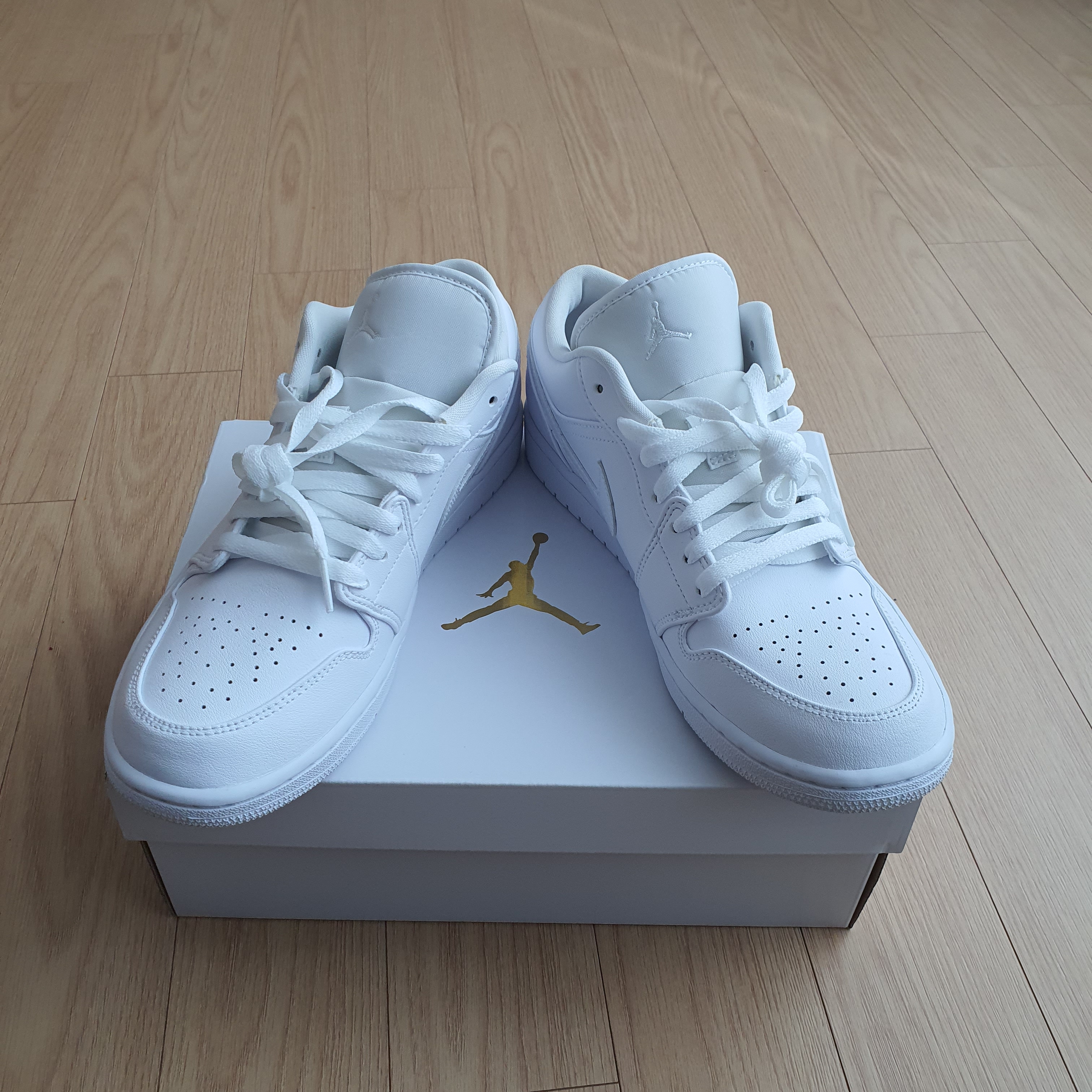 (W) Jordan 1 Low Triple White 2020 착용 스타일 - 1