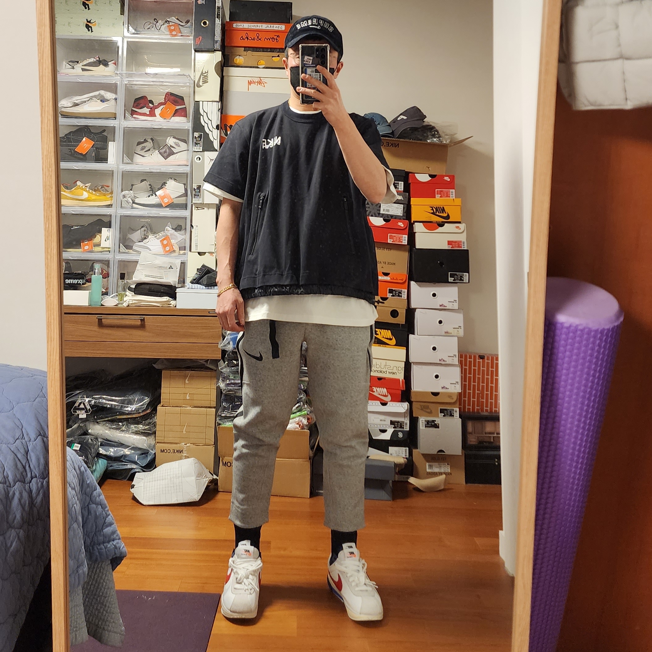 Nike x Sacai NRG Short Sleeve Top Black - Asia, Nike x Sacai NRG Fleece Pants Dark Grey Heather - Asia 착용 스타일 - 2