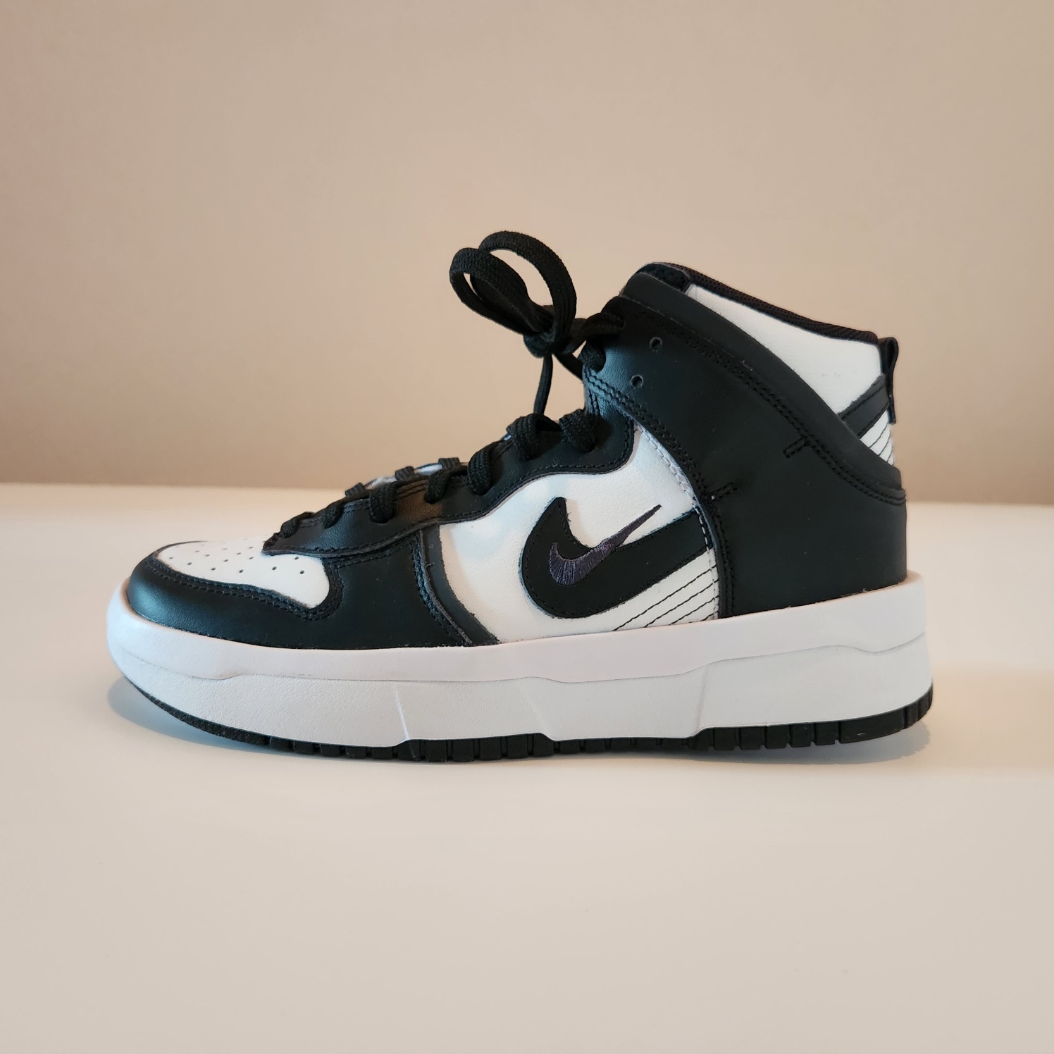 (W) Nike Dunk High Up Black and White 착용 스타일 - 4
