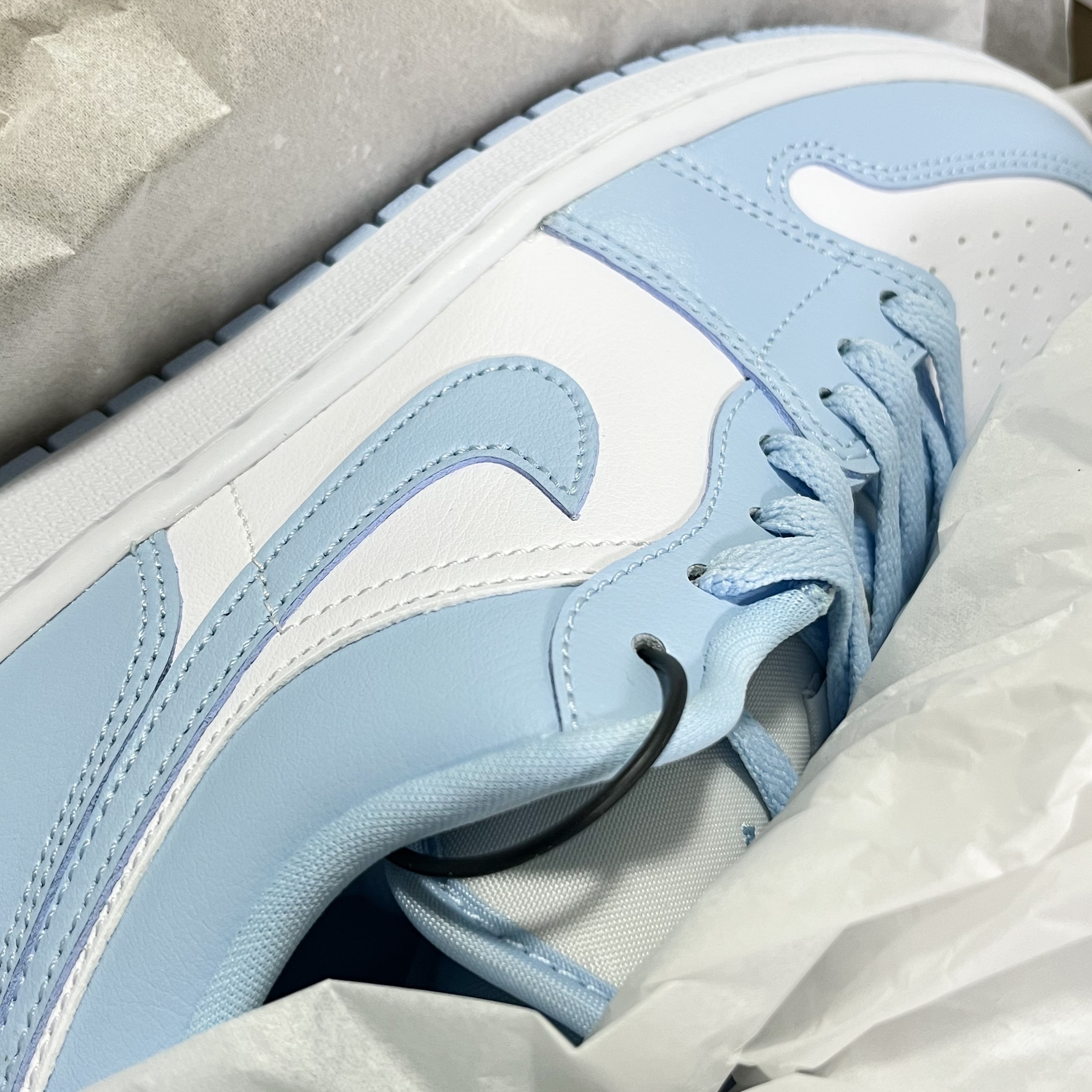 (W) Jordan 1 Low White Ice Blue 착용 스타일
