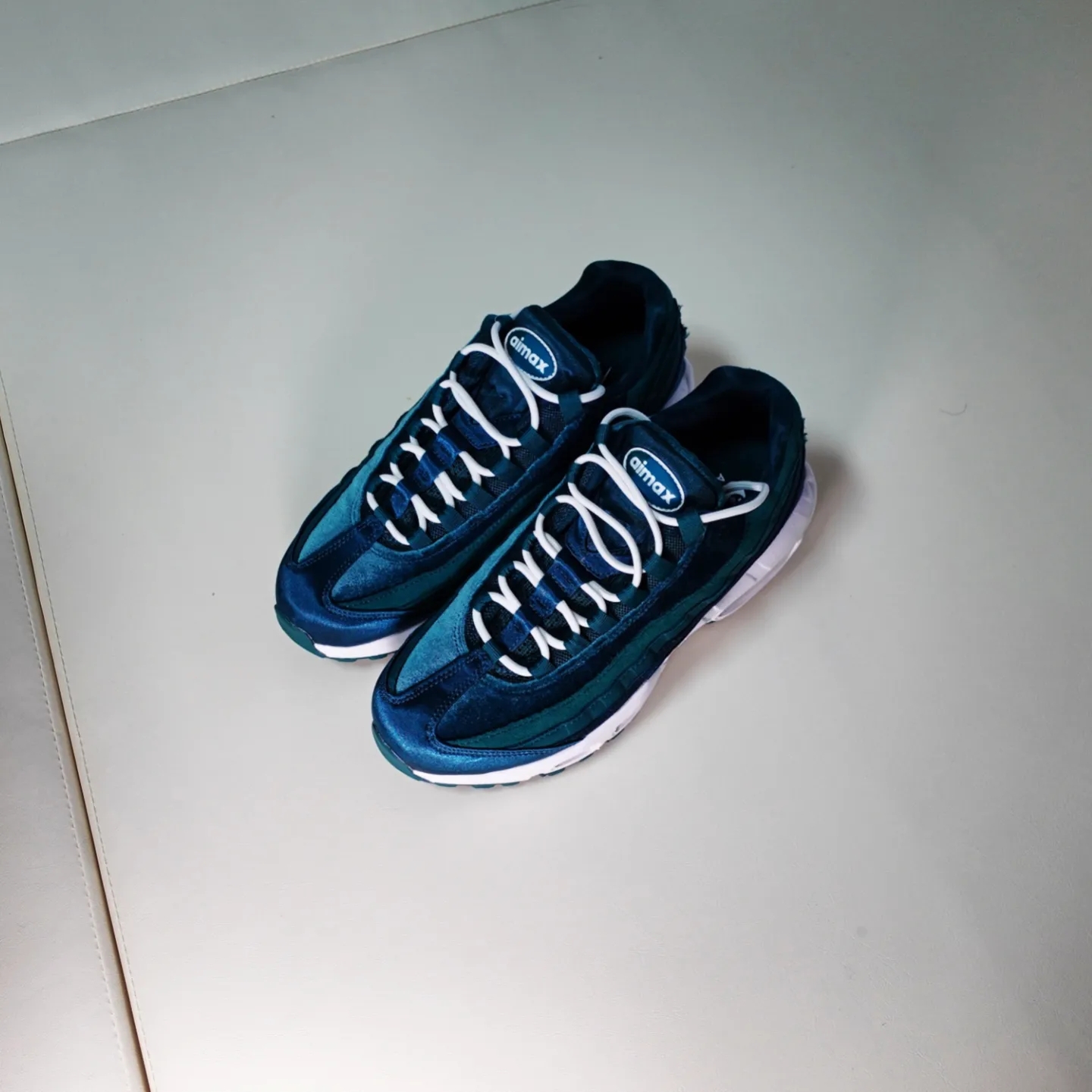 (W) Nike Air Max 95 Velvet Teal 착용 스타일 - 1