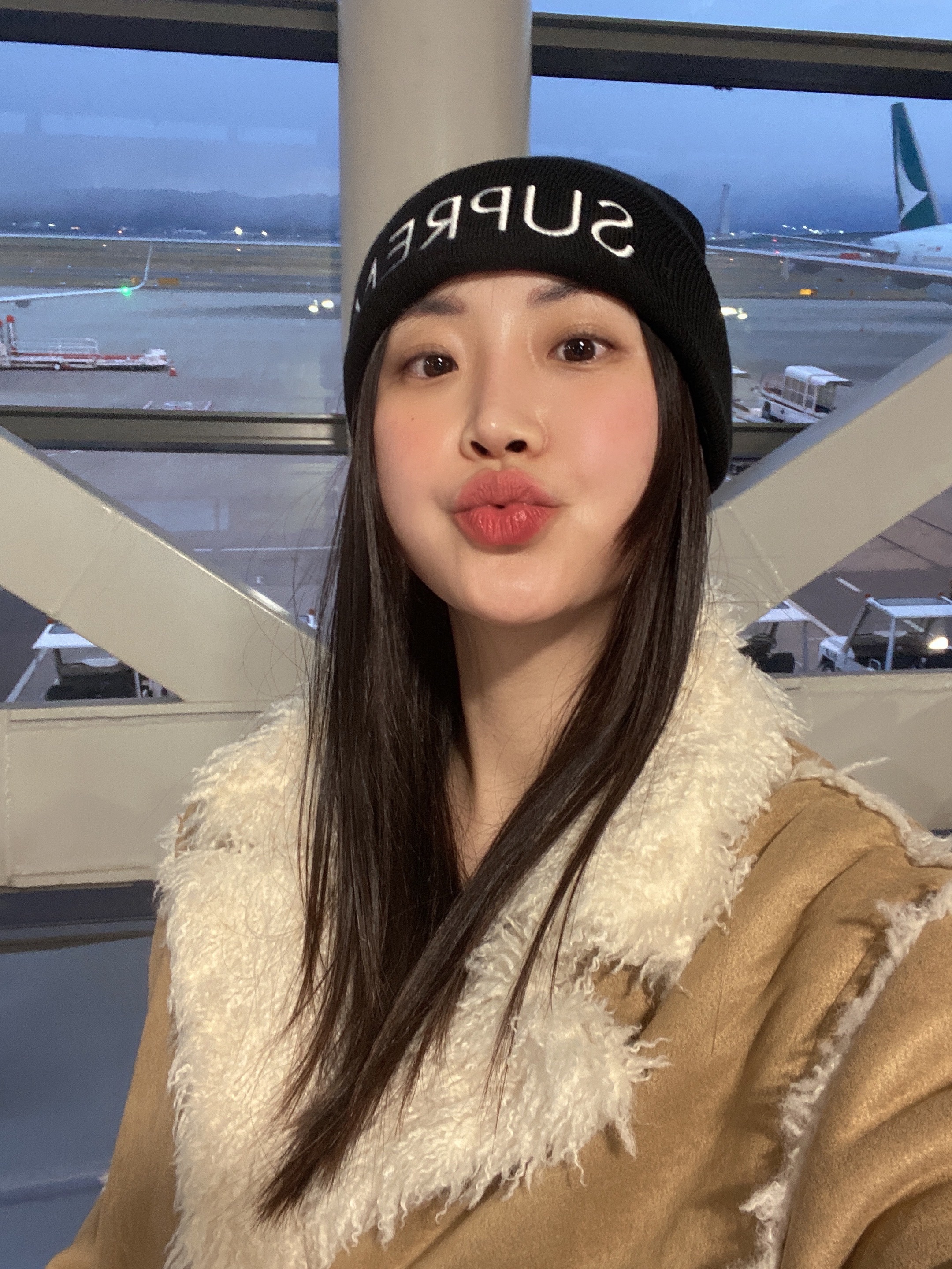 Supreme Capital Beanie Black - 22FW, (W) UGG Classic Ultra Mini Platform Boots Chestnut 착용 스타일 - 1